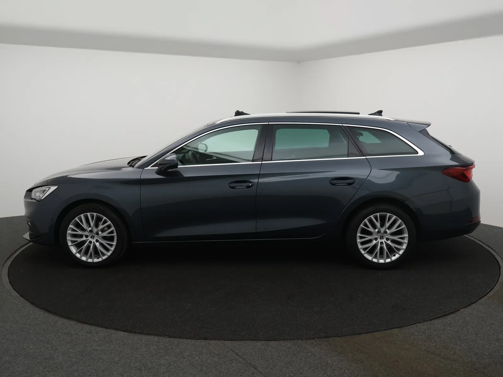 SEAT Leon ST Leon Break Xcellence 1.5TSI 150PK *PANODAK*TREKHAAK*CAMERA*PDC*ACC*NAVI*APP-CONNECT*...*