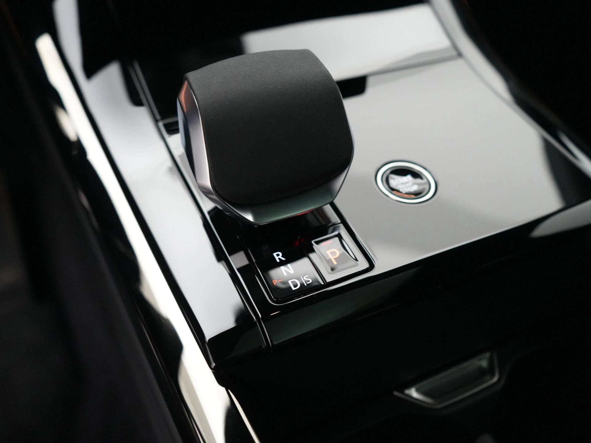 Land Rover-Range Rover Sport-image-23
