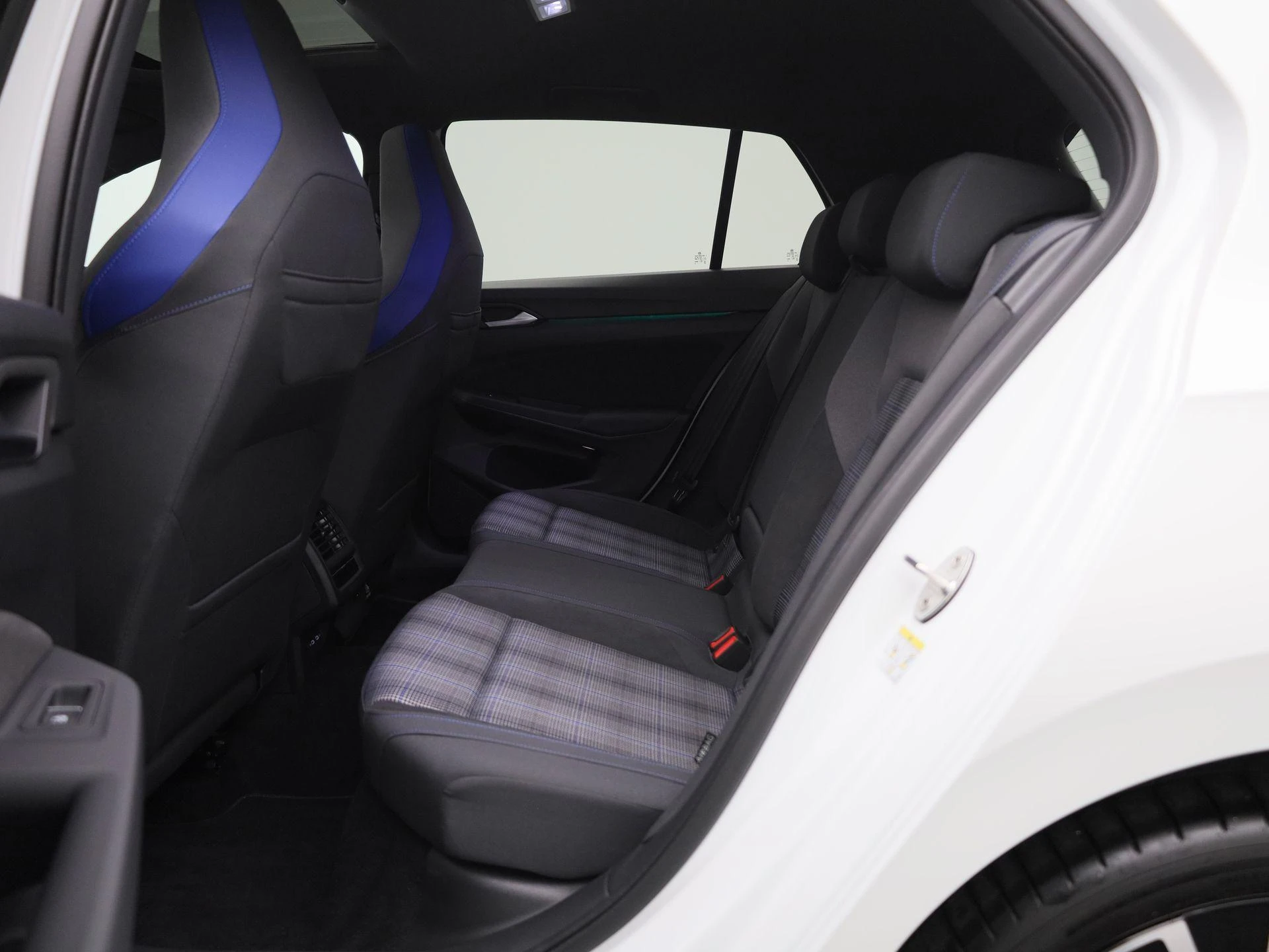Volkswagen-Golf-image-11
