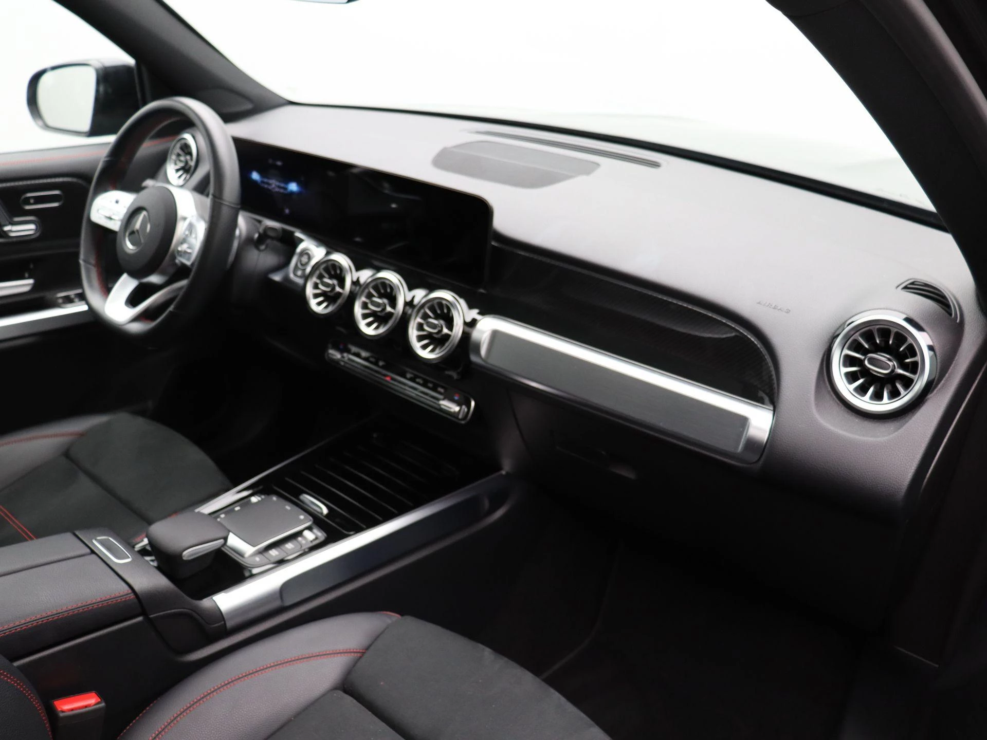 Mercedes-Benz GLB 200 AMG LINE + PANORAMISCH DAK + CARPLAY + CAMERA +