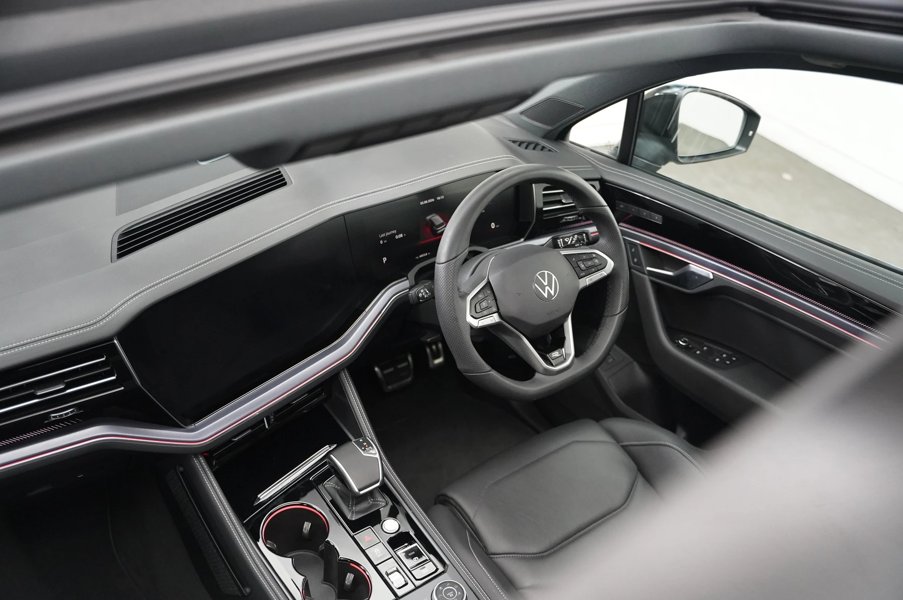 Volkswagen-Touareg-image-28