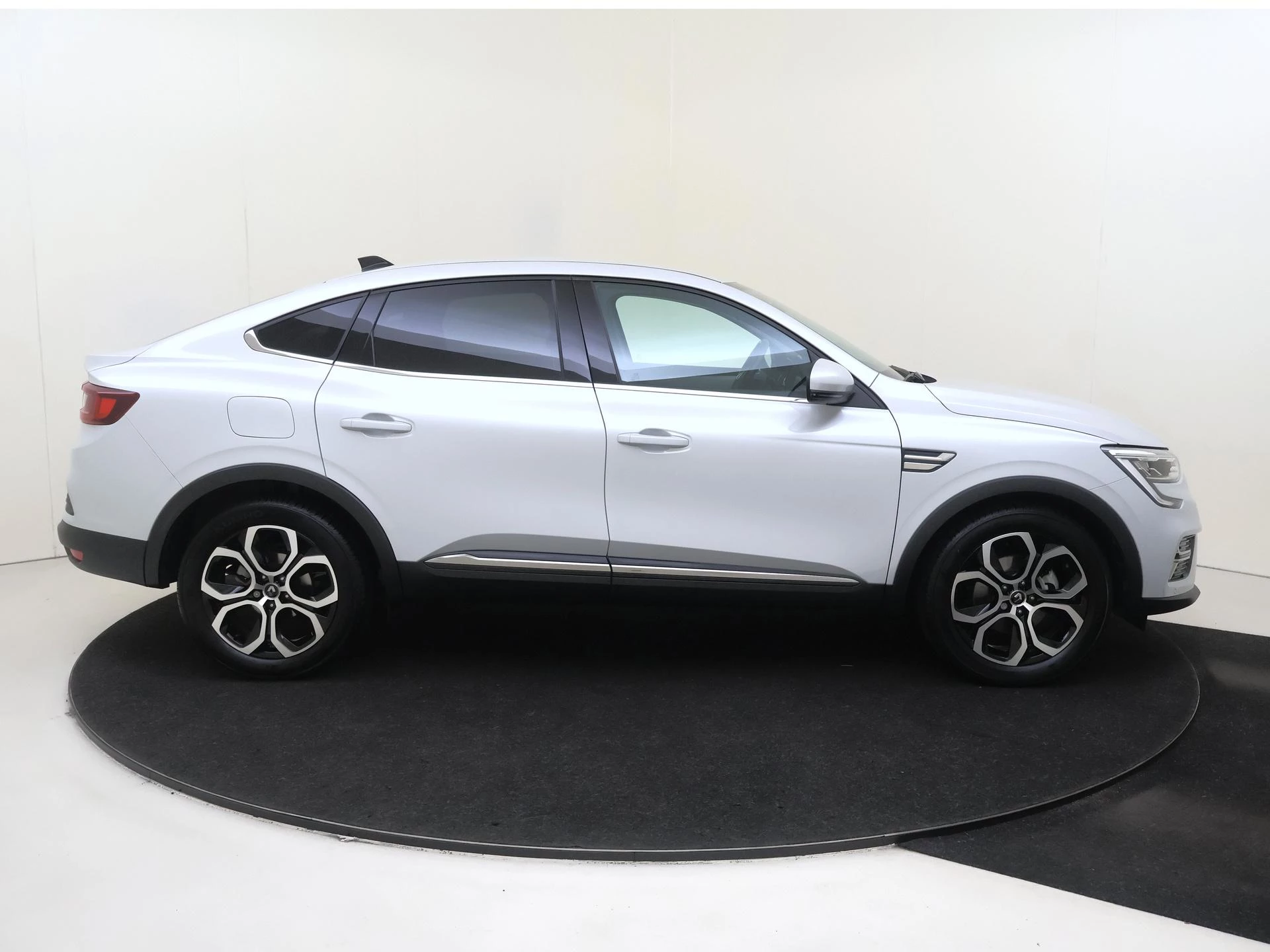 Renault-Arkana-image-12