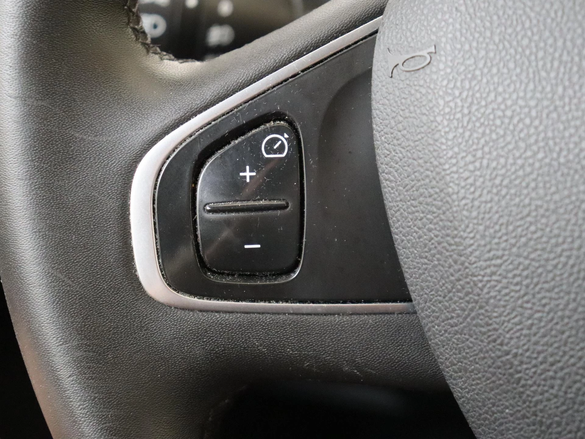 Renault-Clio-image-12