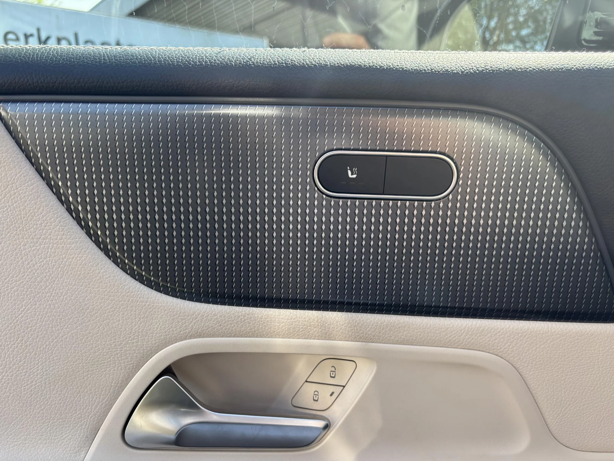 Mercedes-Benz-GLB-image-4