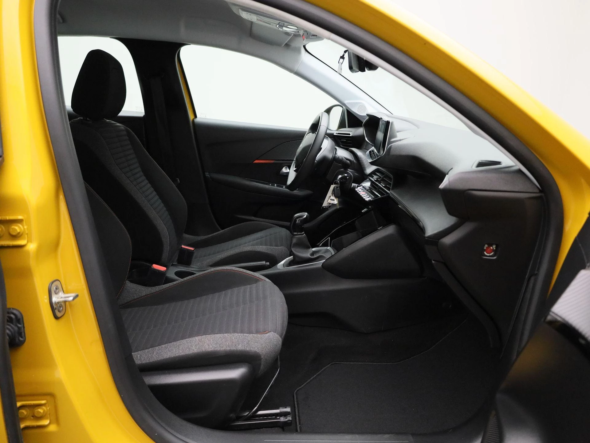Peugeot-208-image-28