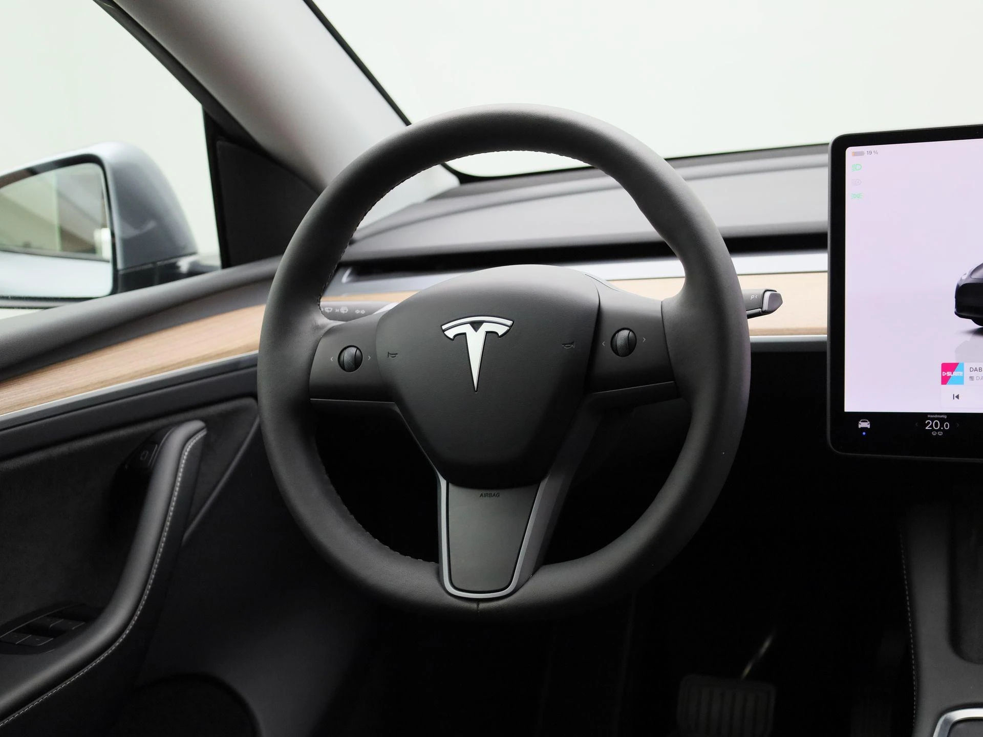 Tesla-Model Y-image-8