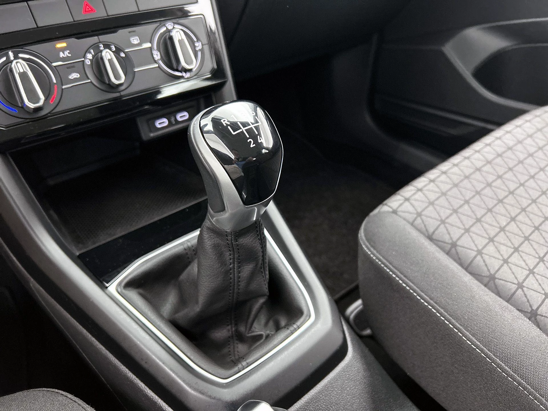 Volkswagen-T-Cross-image-24