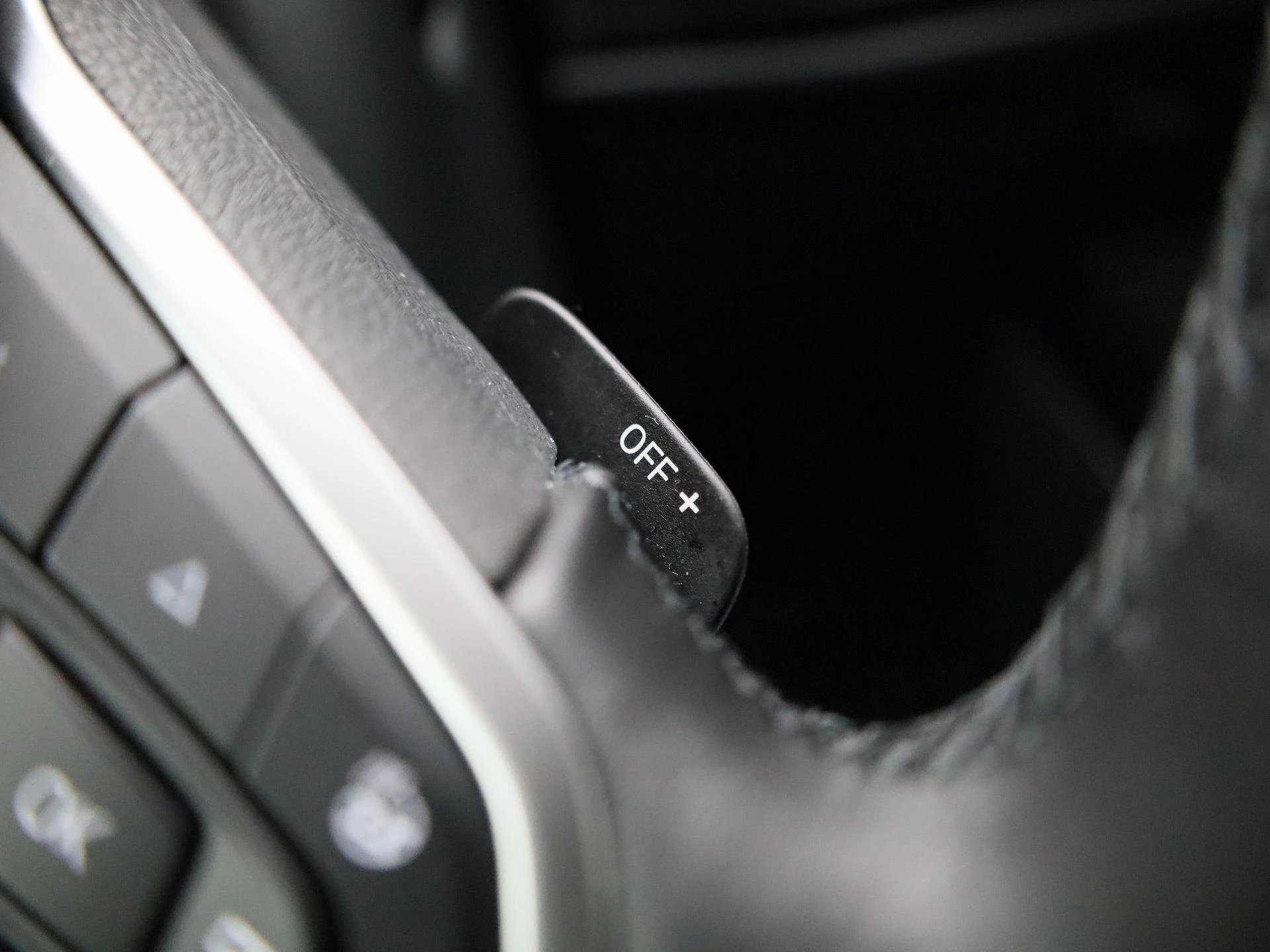 Volkswagen-Golf-image-25