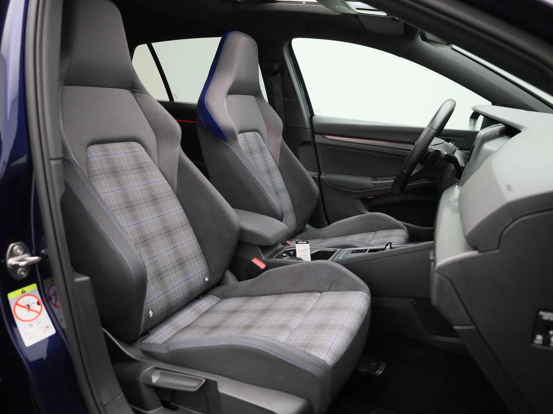 Volkswagen-Golf-image-39