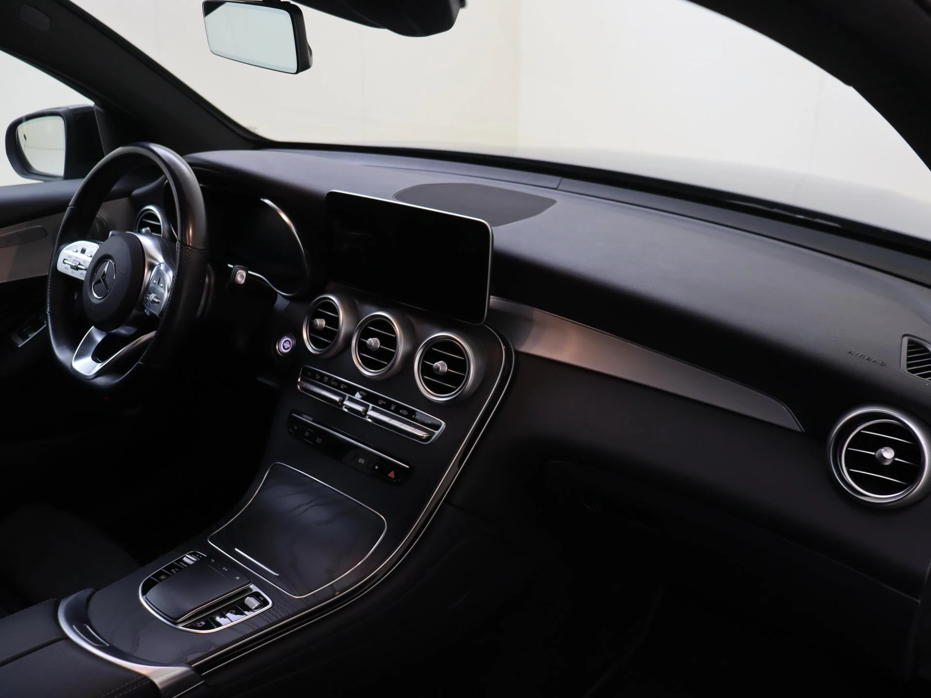 Mercedes-Benz-GLC-image-4