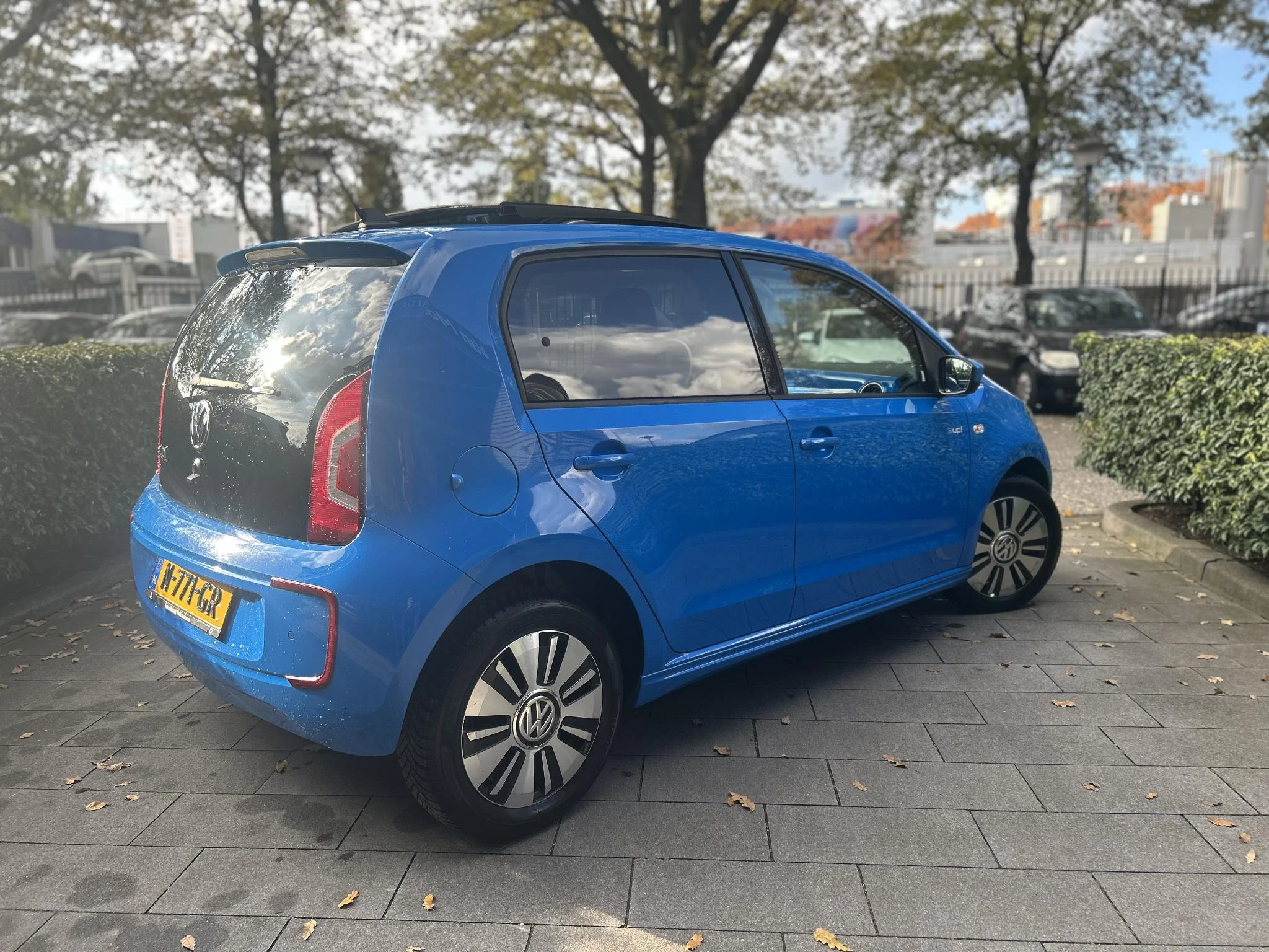 Volkswagen-e-up!-image-1