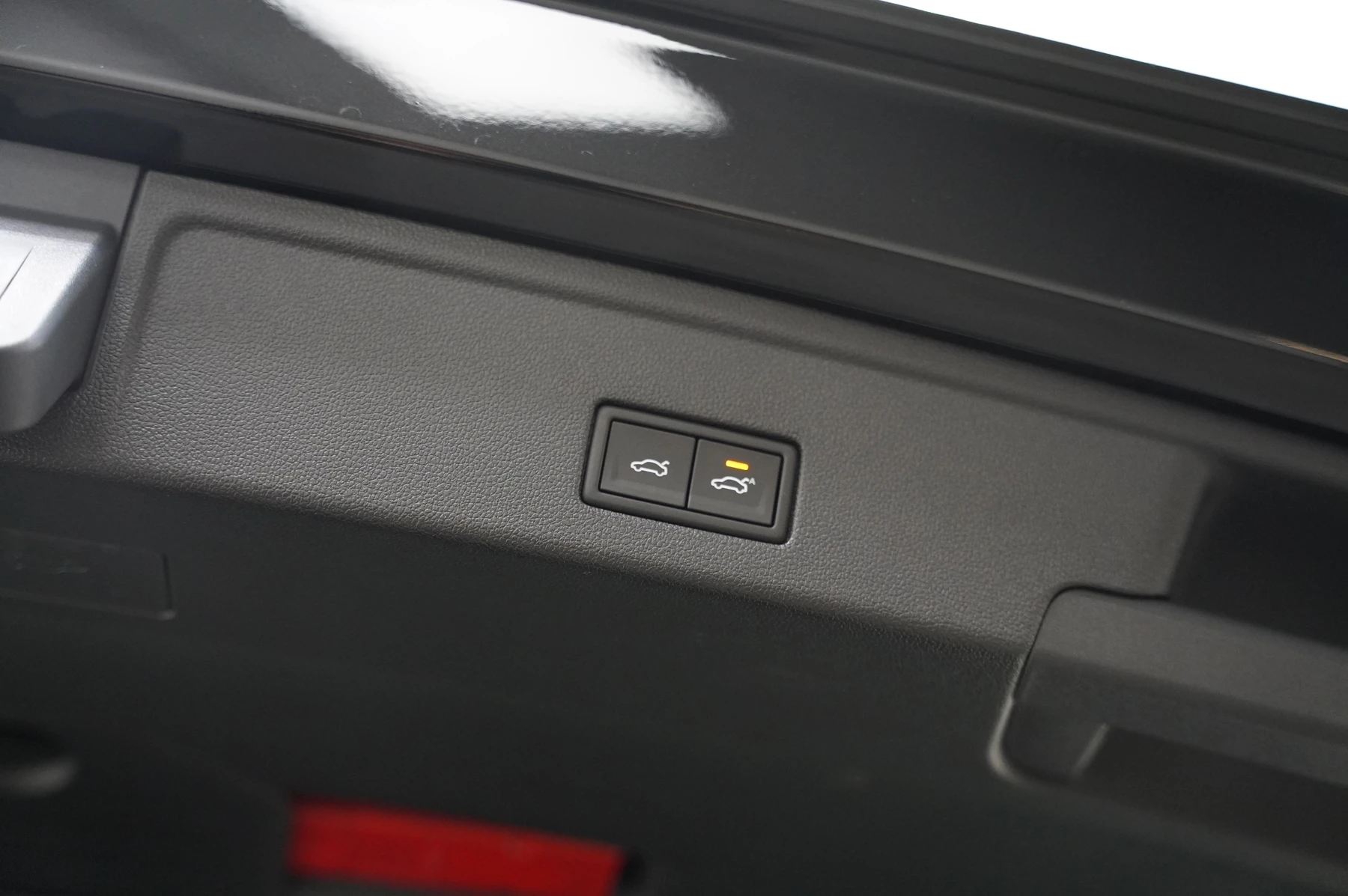 Volkswagen-Touareg-image-36