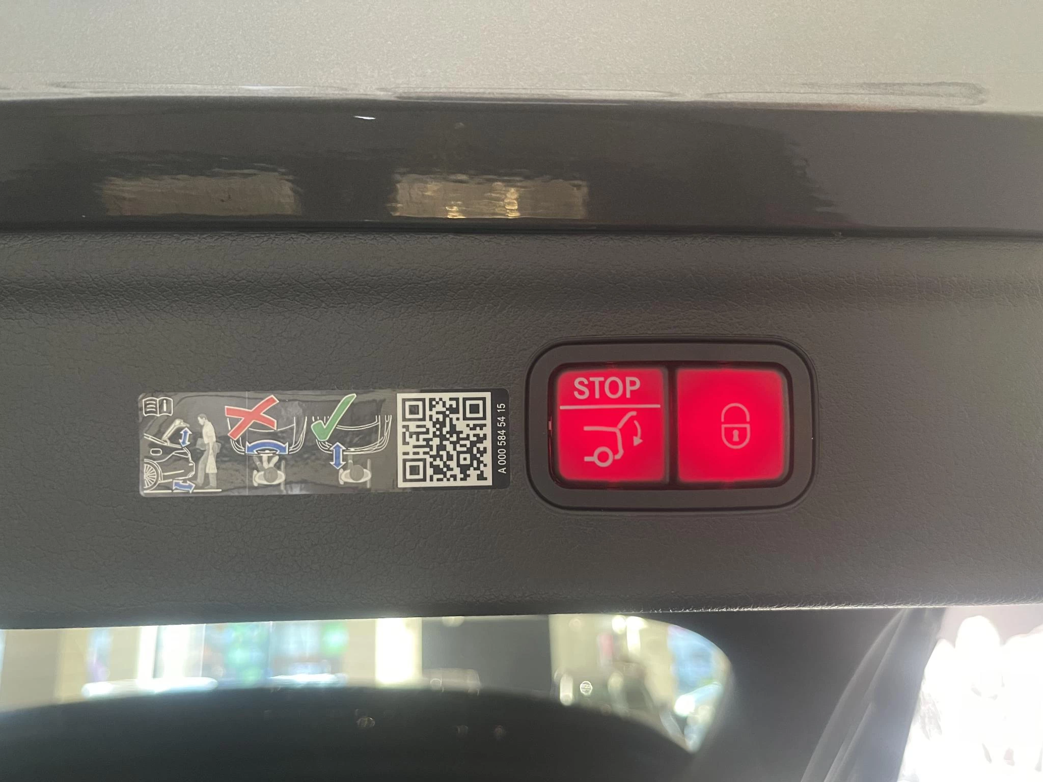 Mercedes-Benz-EQE-image-11