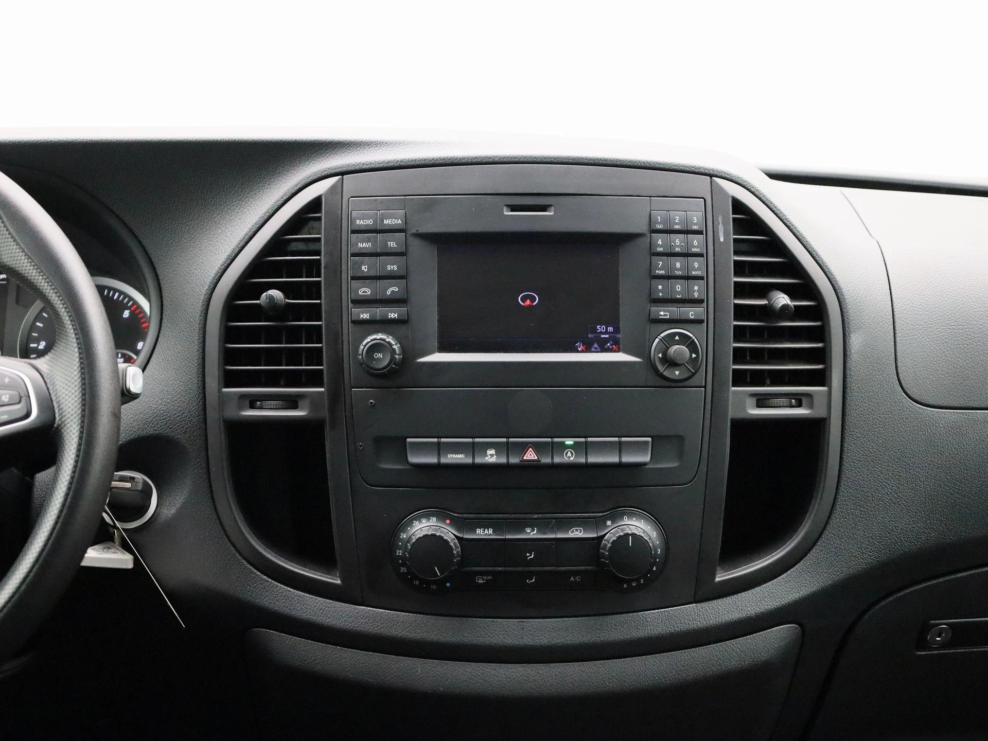 Mercedes-Benz-Vito-image-10