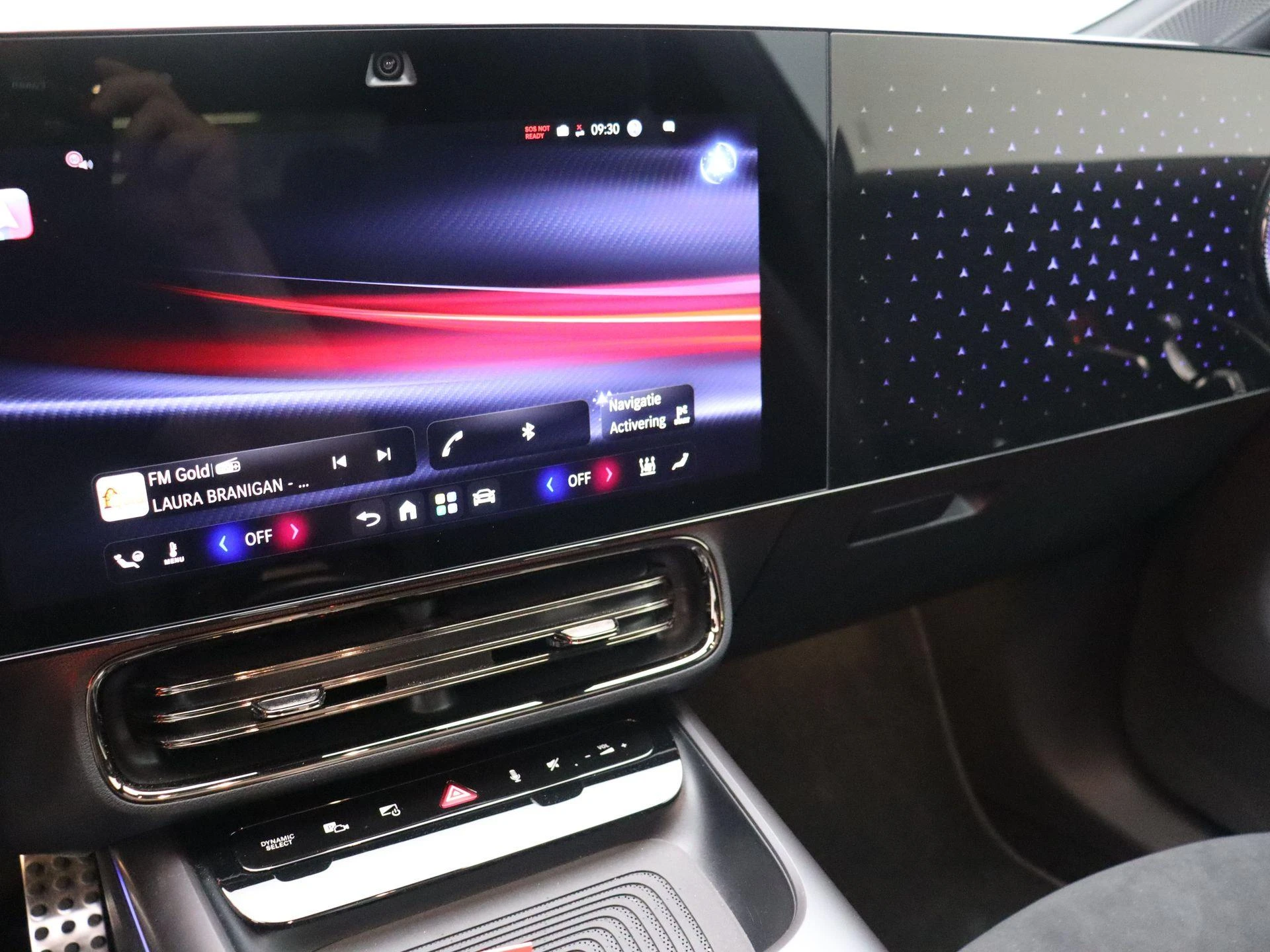 Mercedes-Benz-CLA-image-12