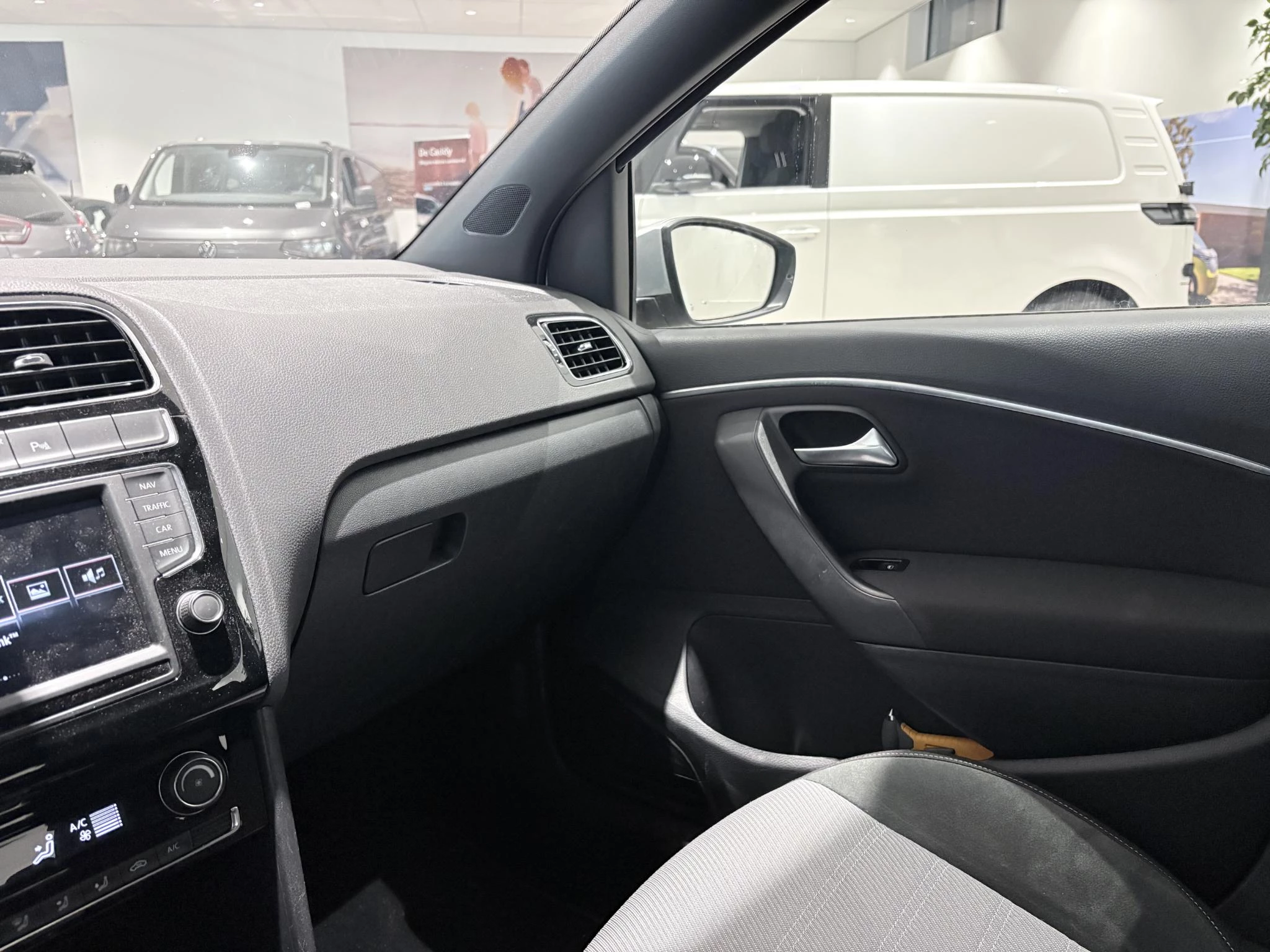 Volkswagen-Polo-image-28