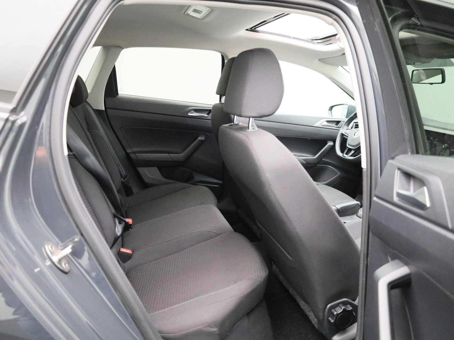 Volkswagen-Polo-image-34