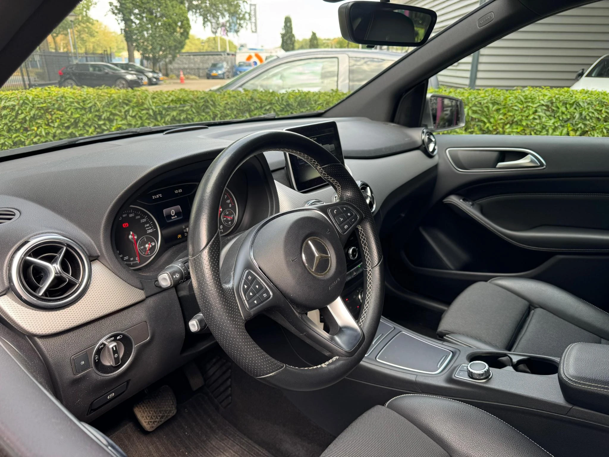 Mercedes-Benz-B-Klasse-image-3