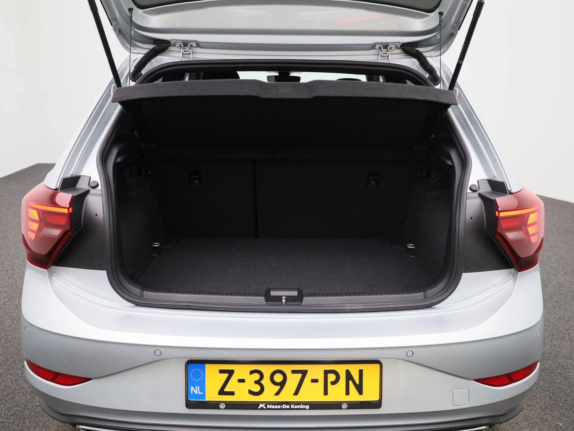 Volkswagen-Polo-image-9