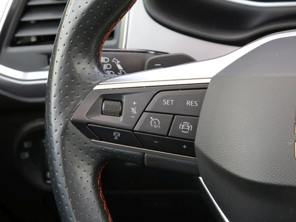 SEAT Ateca 1.5 TSI DSG FR 18" ACC Pano SHZ LED Rückfa