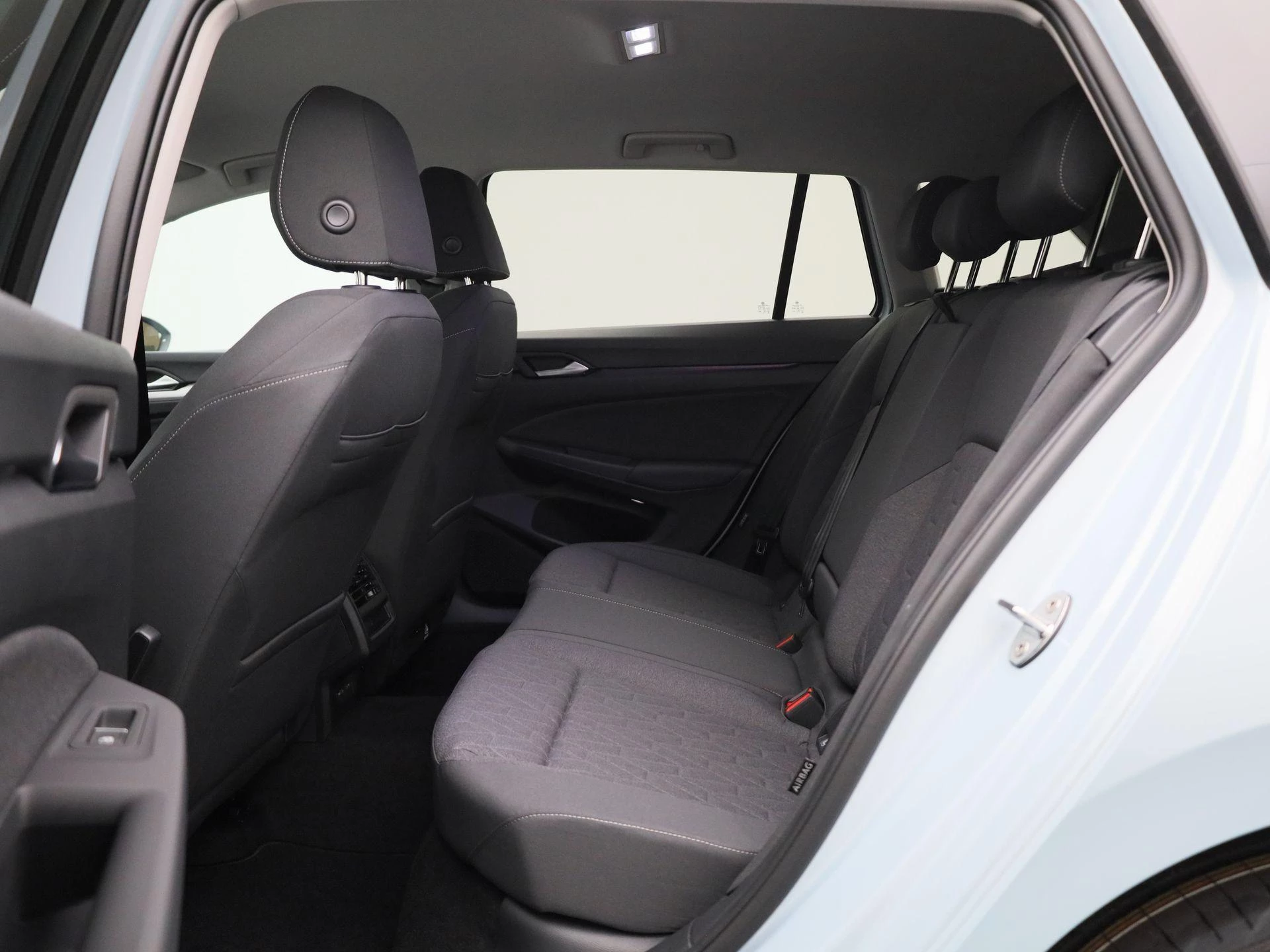 Volkswagen-Golf-image-11