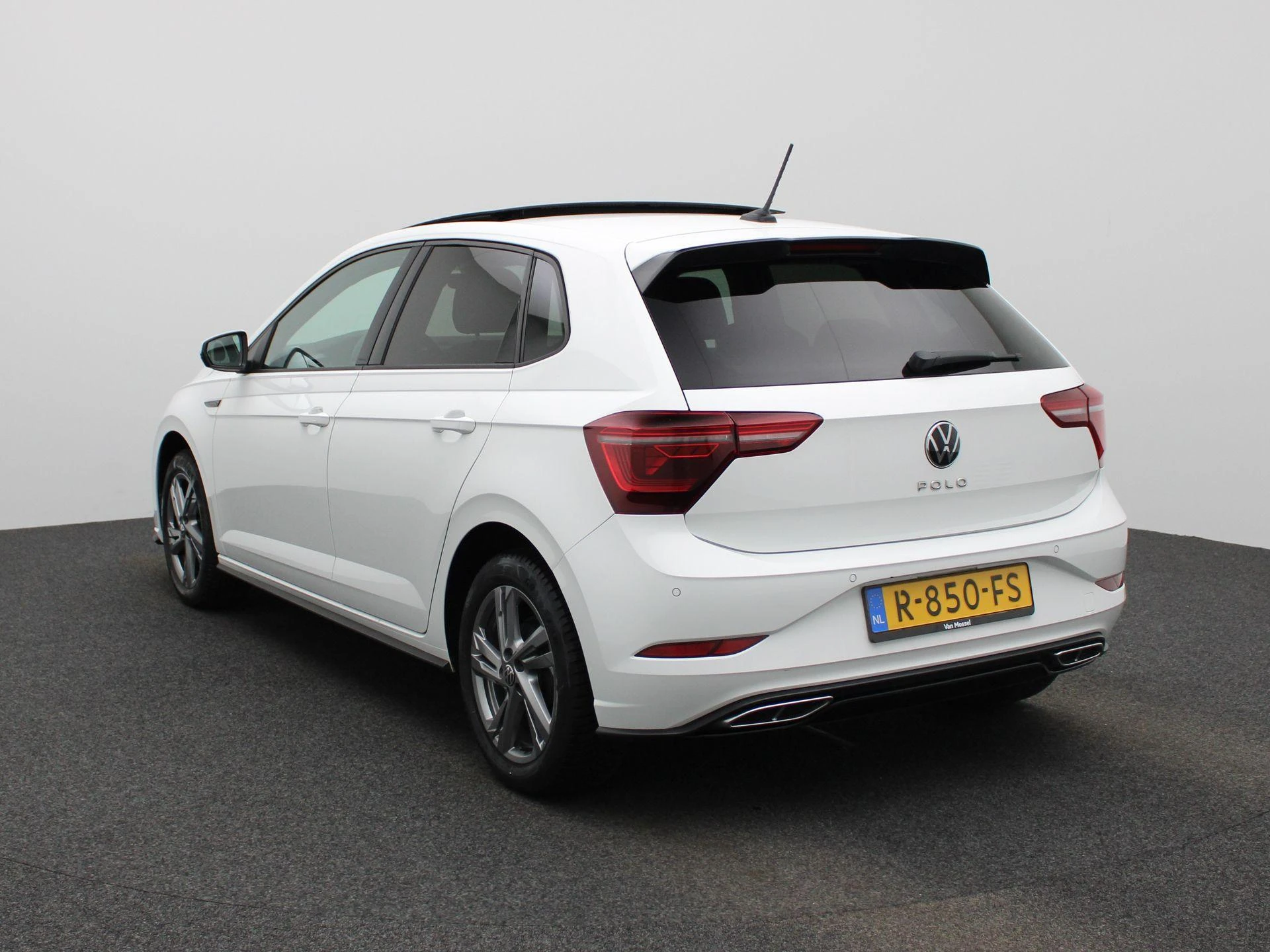Volkswagen-Polo-image-1