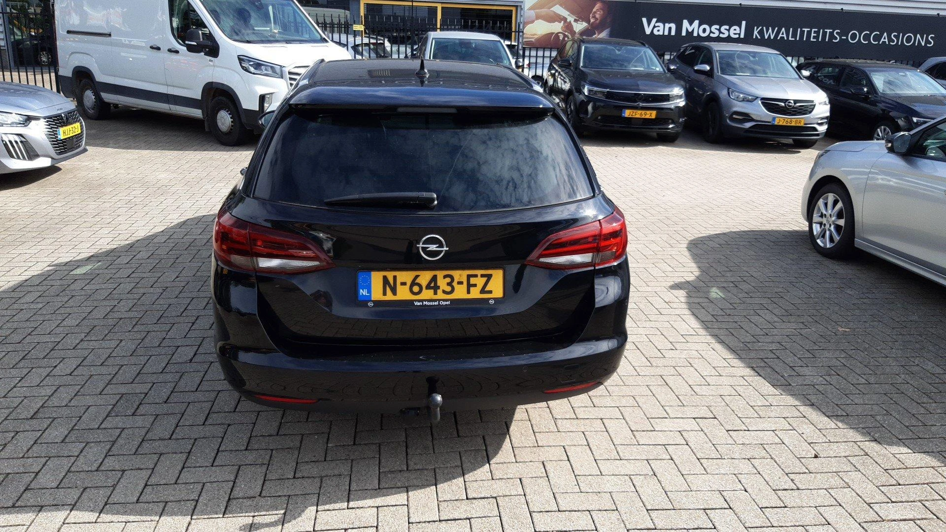 Opel Astra Sports Tourer 1.2 Business Elegance