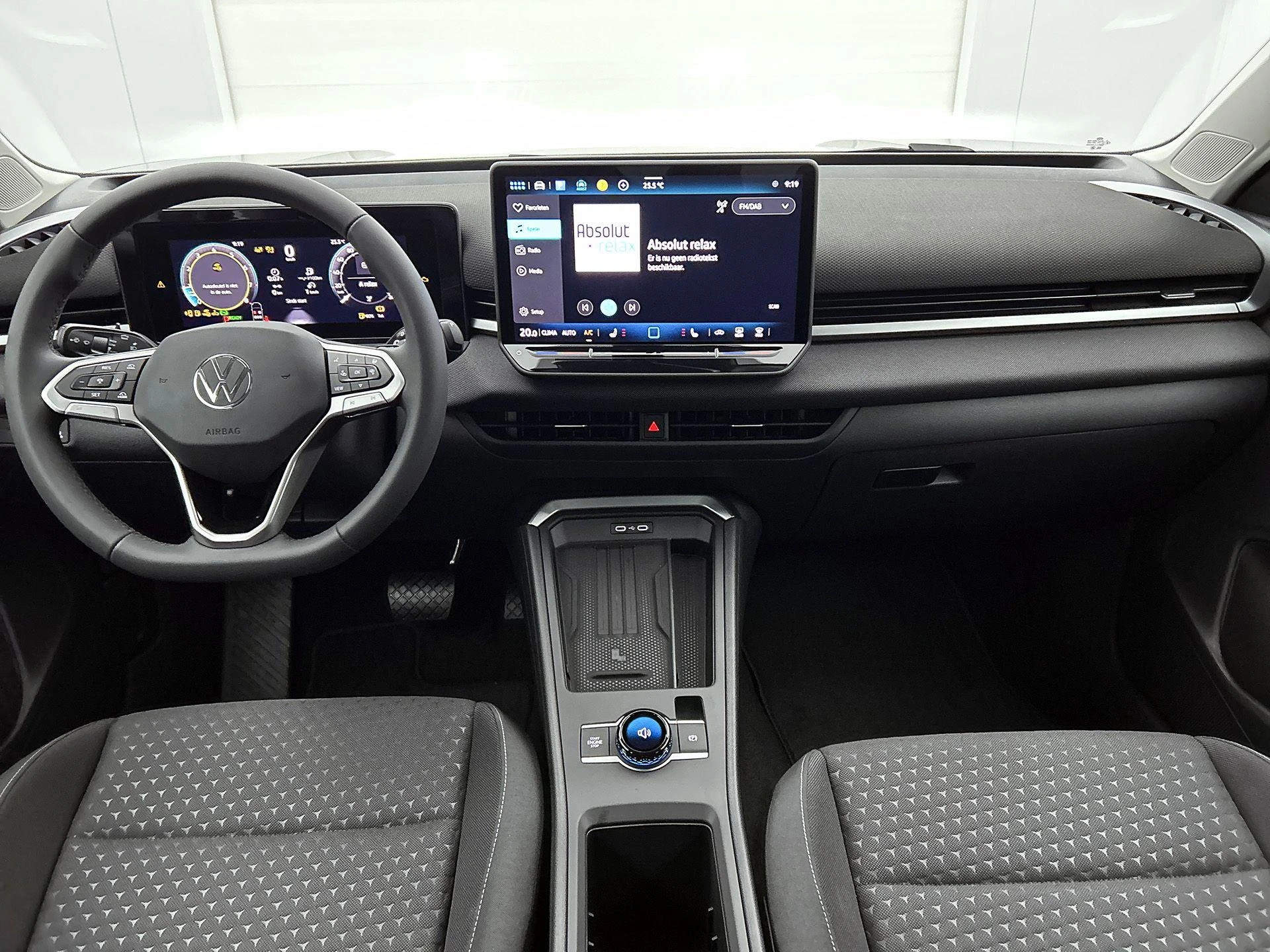 Volkswagen-T-Roc-image-18