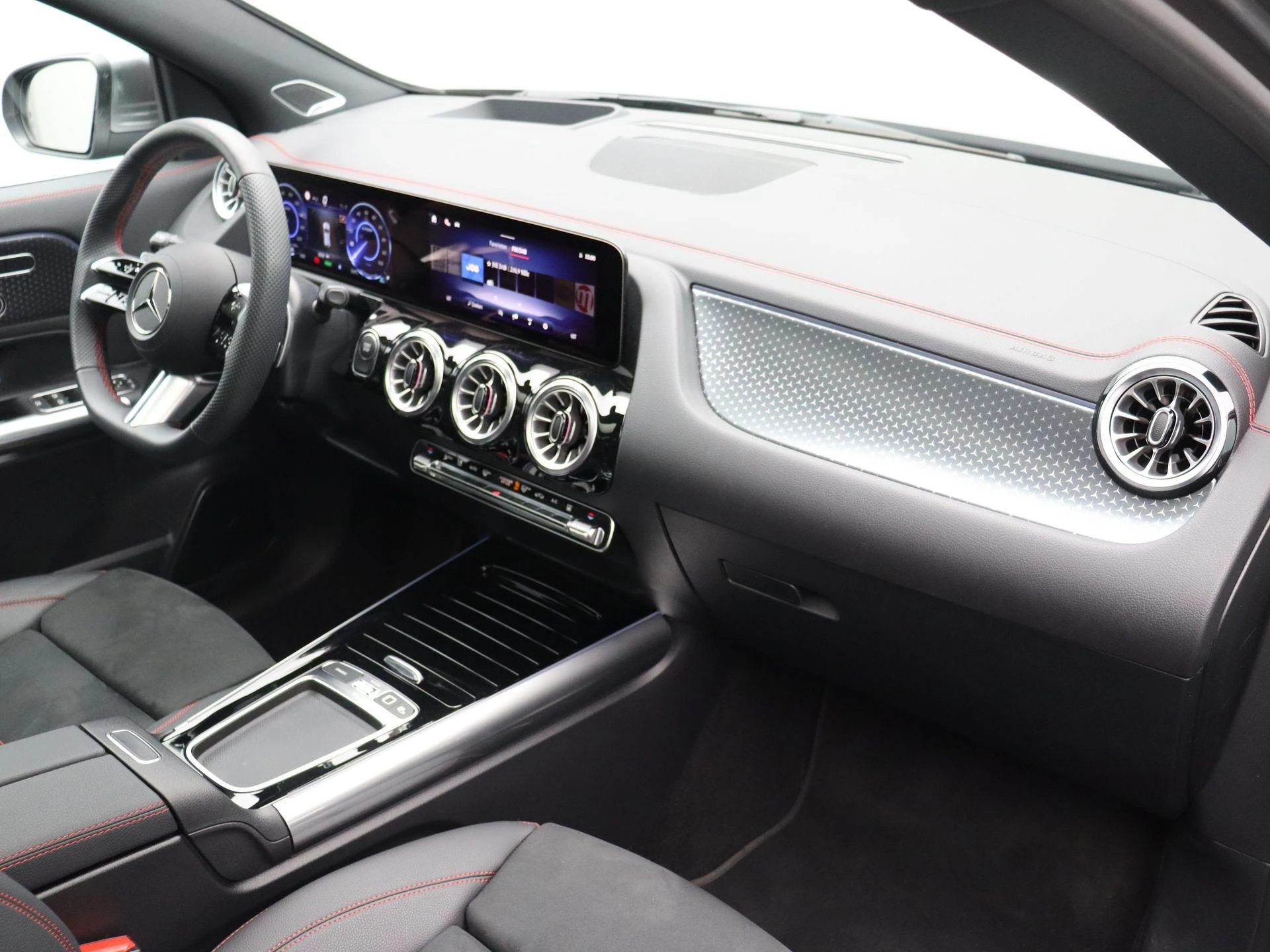 Mercedes-Benz-EQA-image-19