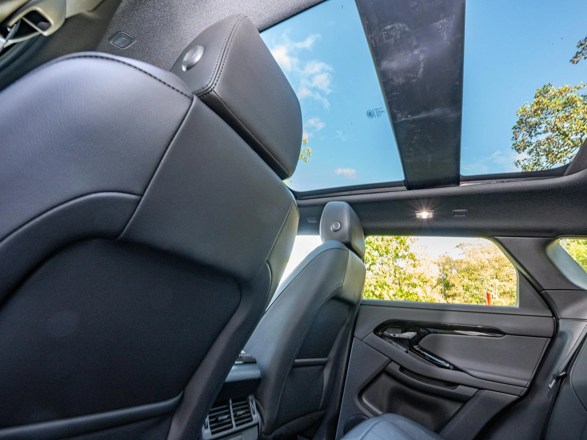Land Rover-Range Rover Evoque-image-17