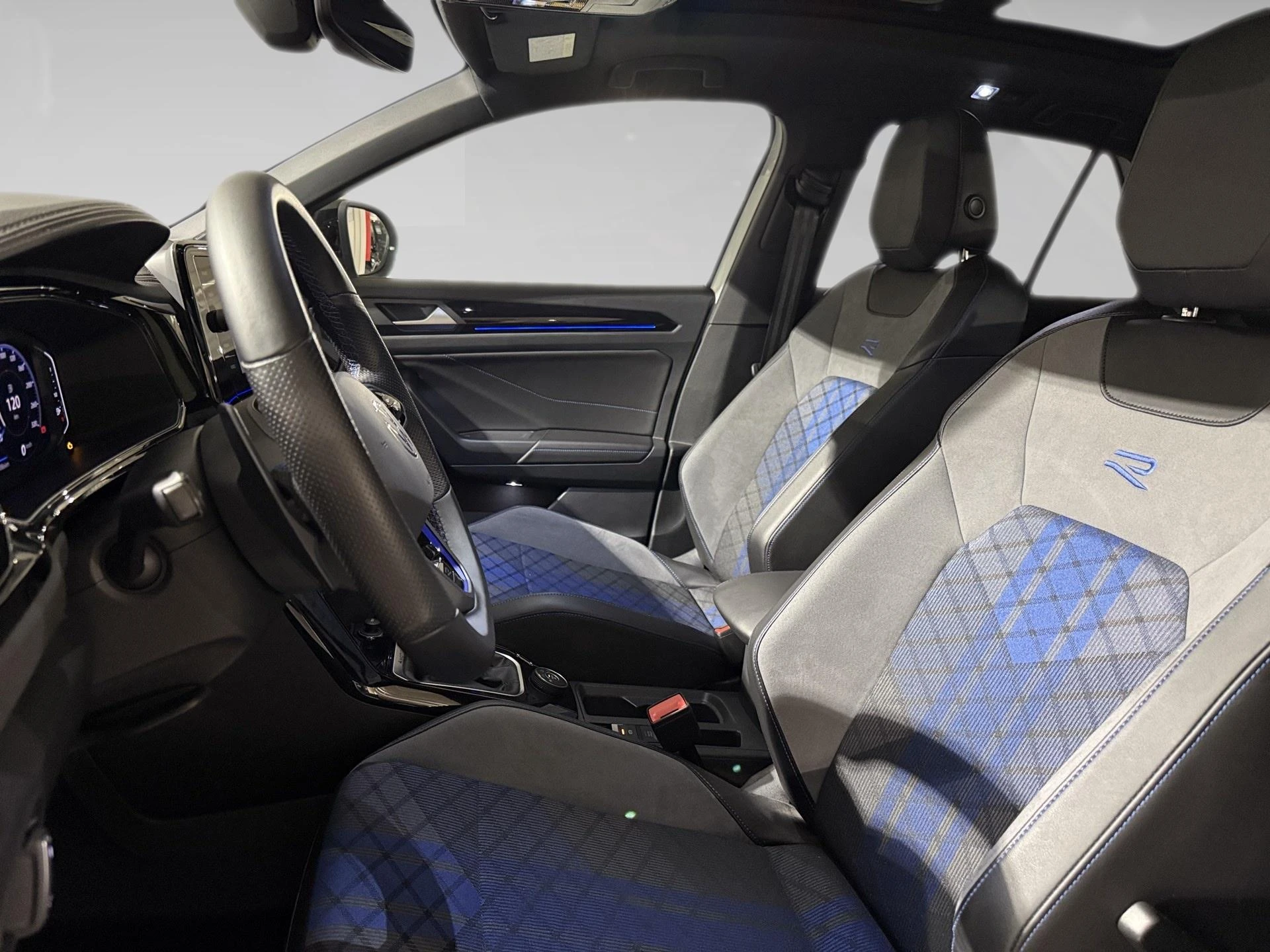 Volkswagen-T-Roc-image-3