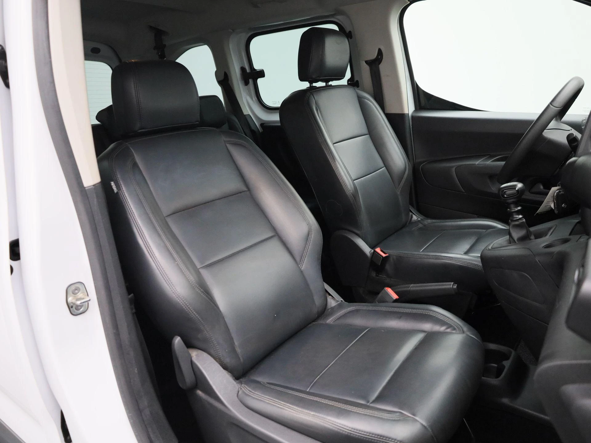 Opel-Combo Life-image-27