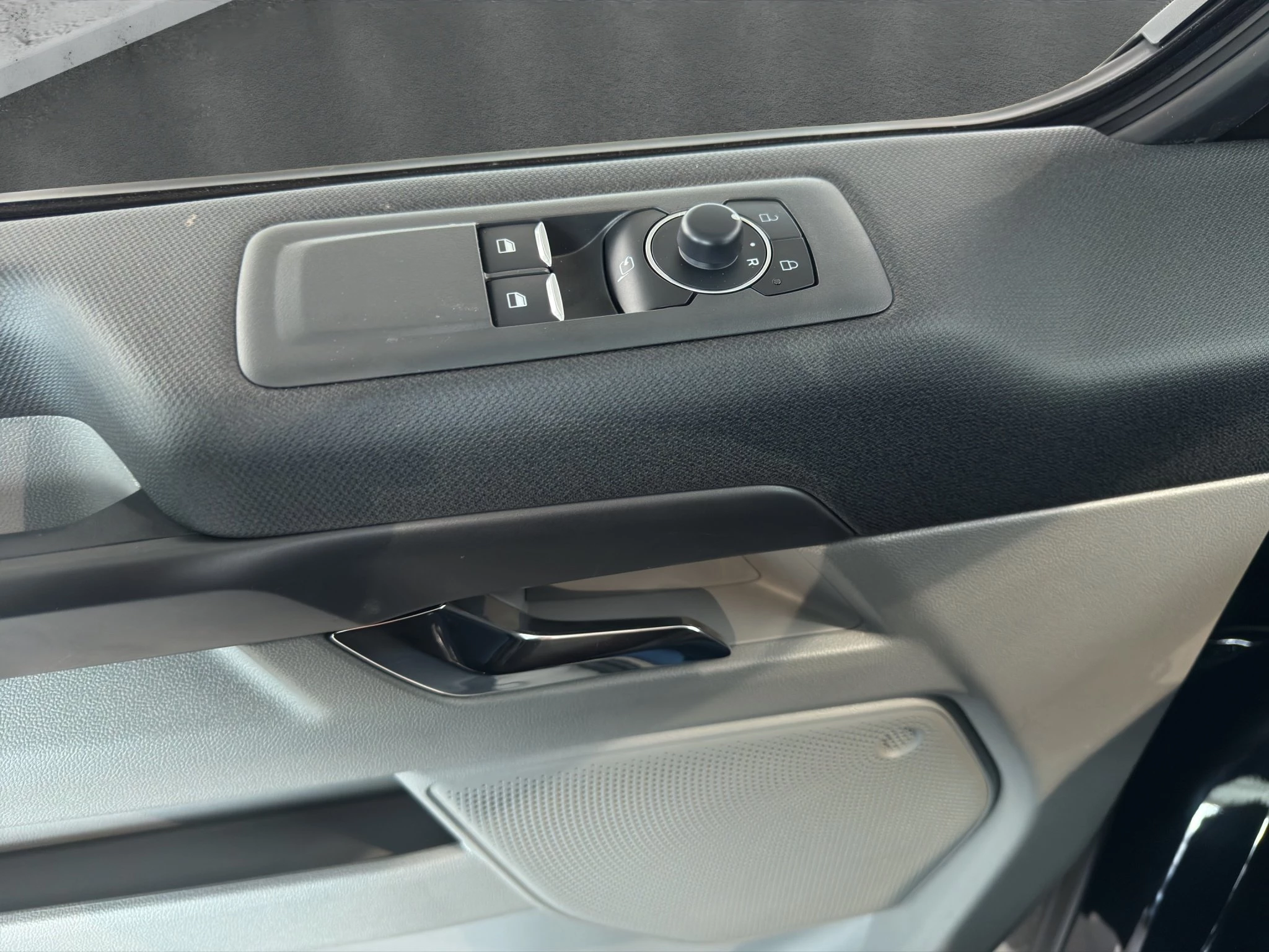 Ford-Tourneo Custom-image-15