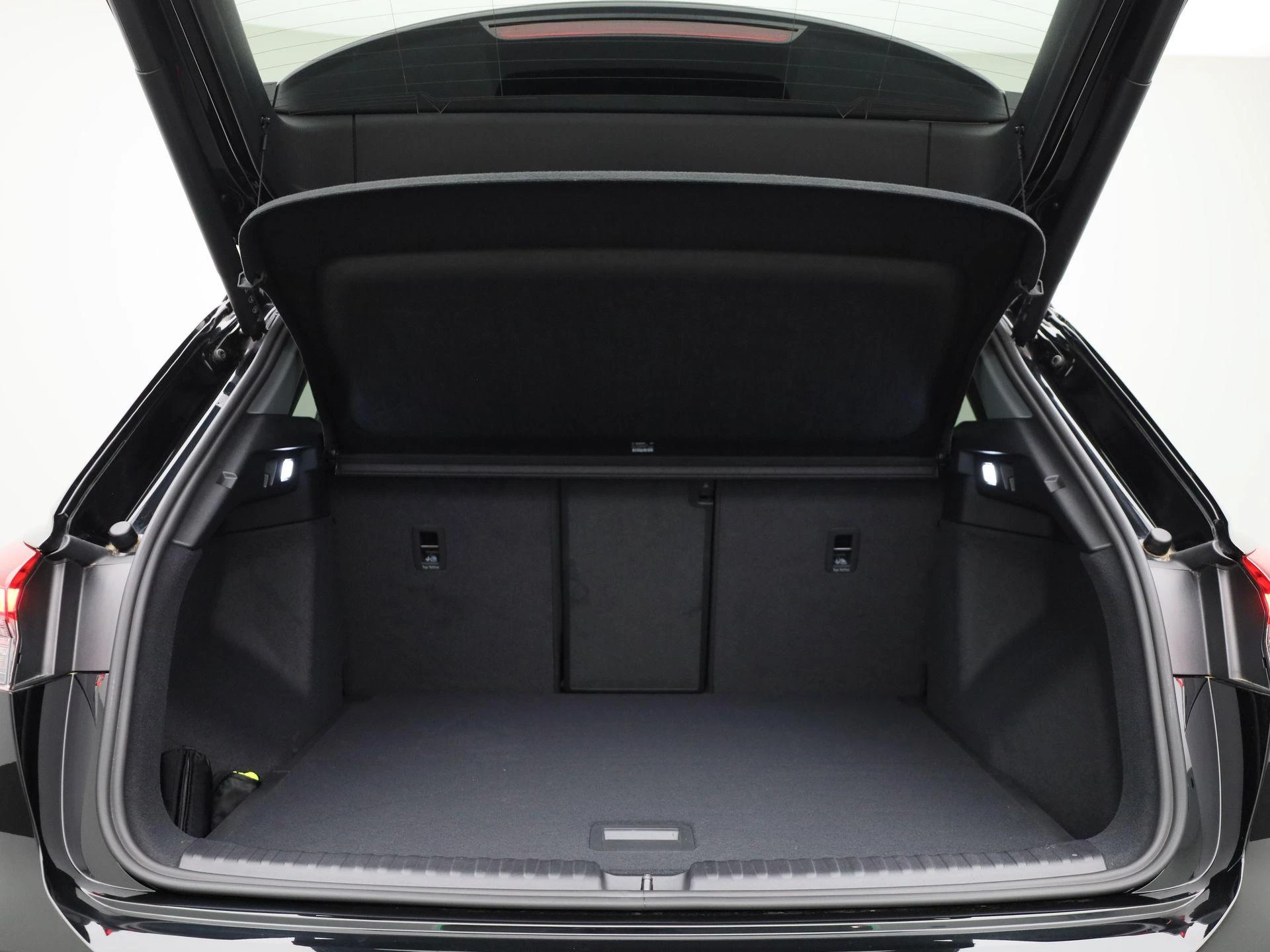 Audi-Q4 e-tron-image-13