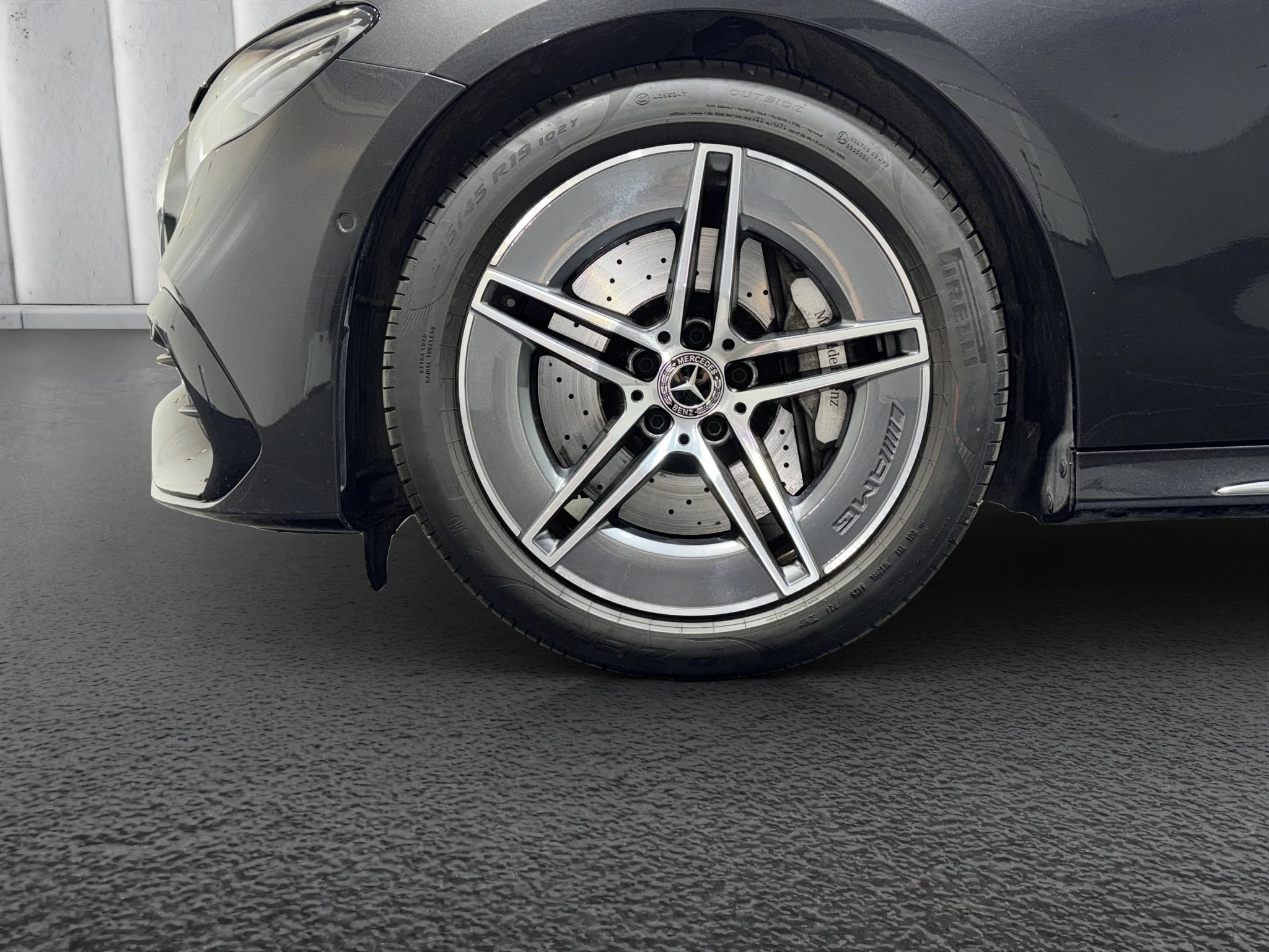 Mercedes-Benz-E-Klasse-image-8