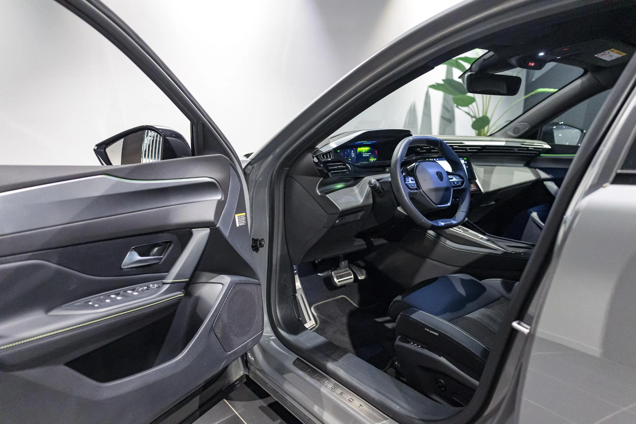 Peugeot 408 1.2 HYBRID 100 e-DSC6 GT