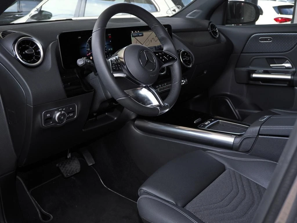 Mercedes-Benz-GLA 200 d-image-8