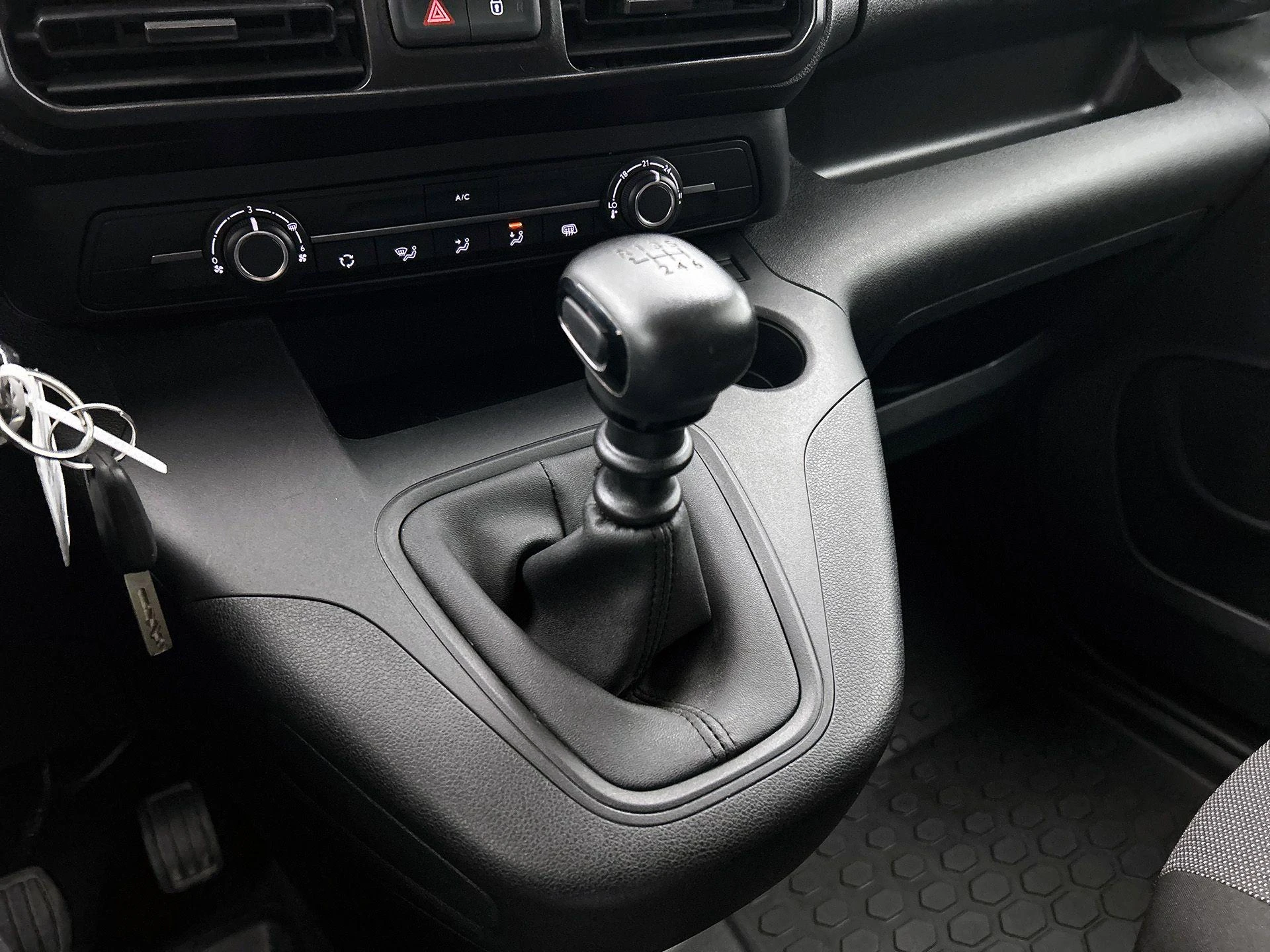 Opel-Combo-image-13