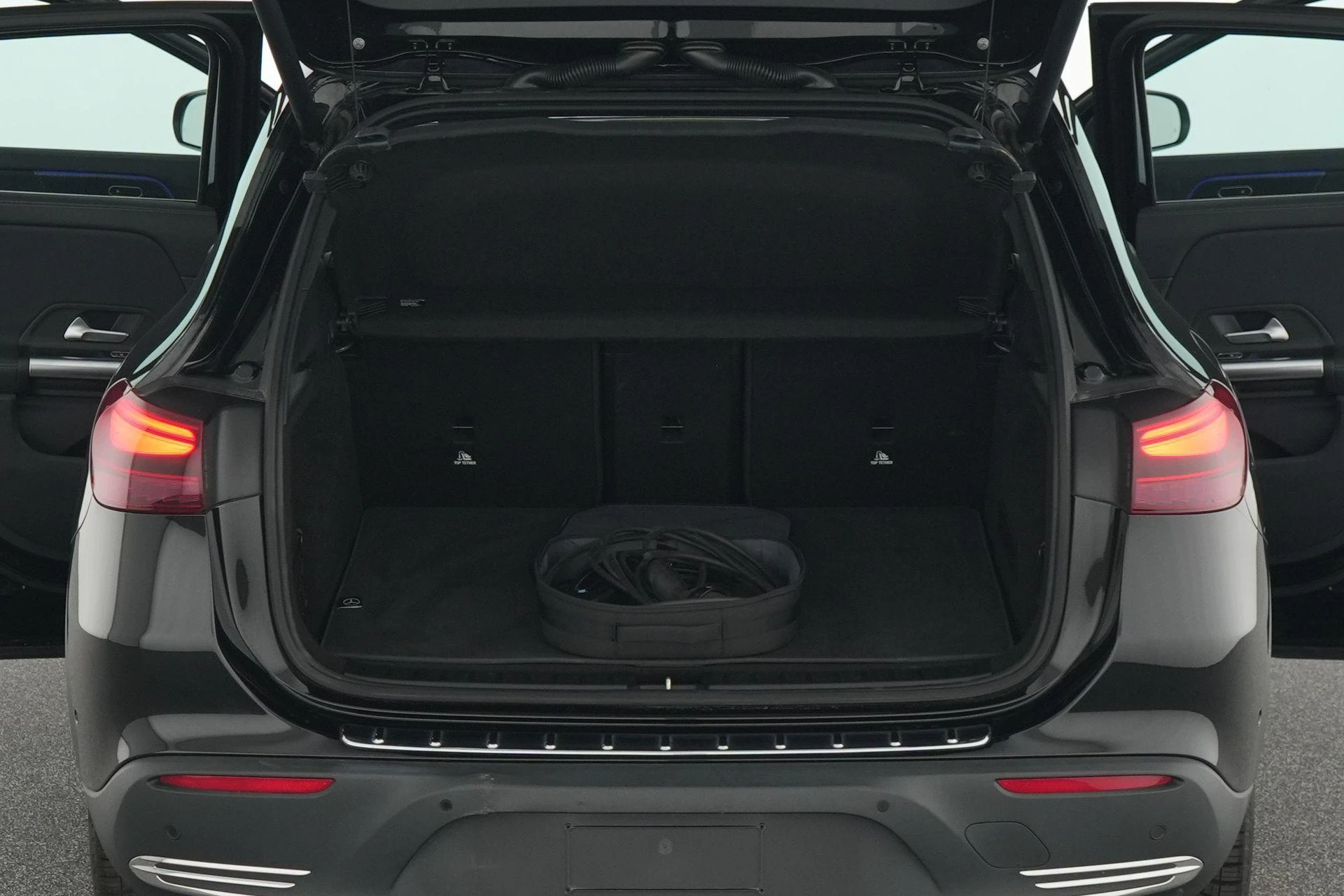 Mercedes-Benz-EQA-image-17