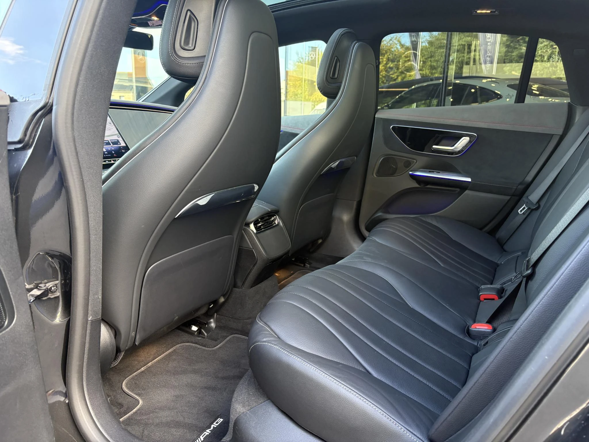 Mercedes-Benz-EQE-image-15