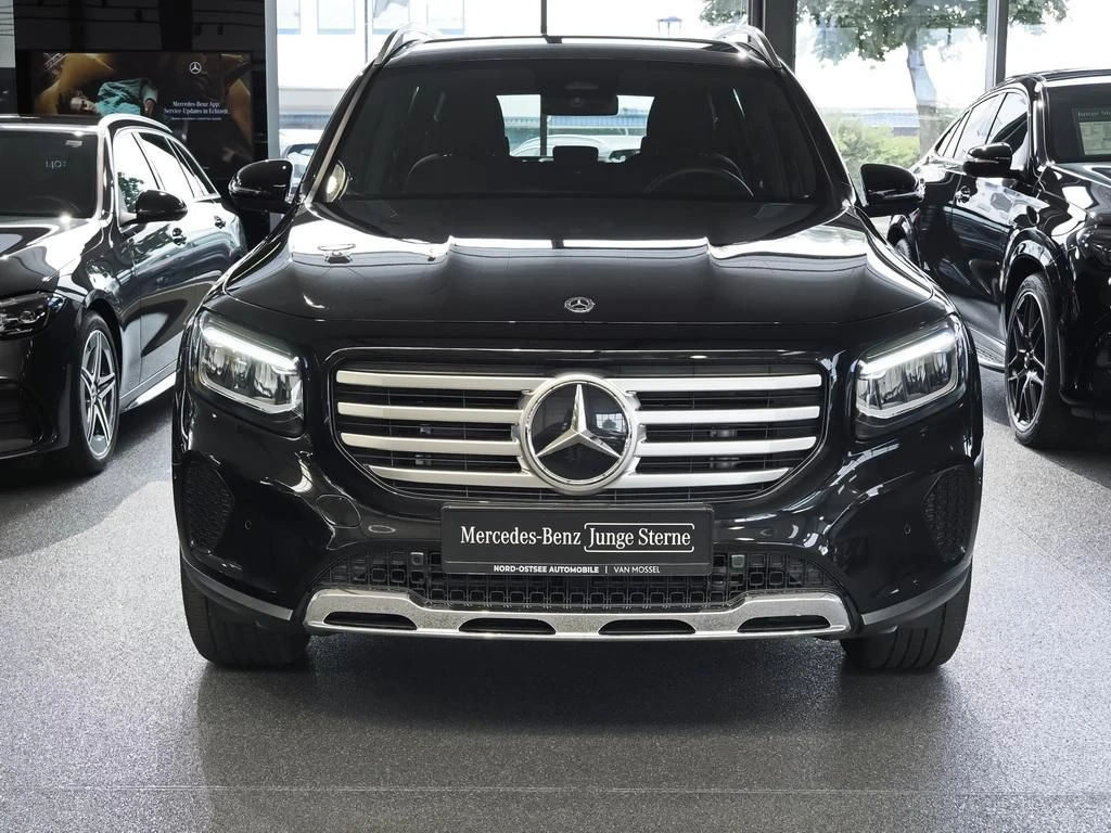 Mercedes-Benz-GLB 200 d-image-3