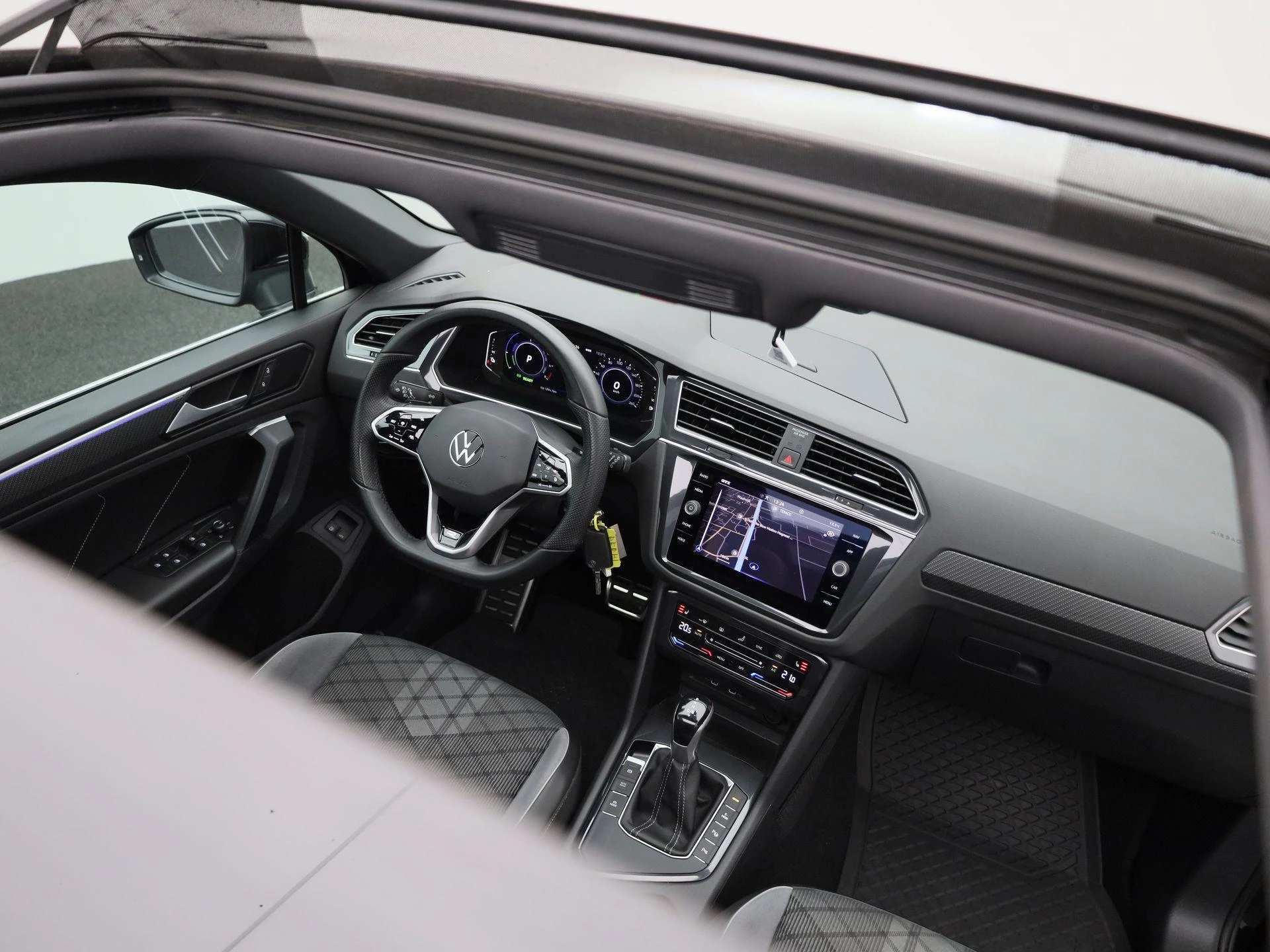 Volkswagen-Tiguan-image-39