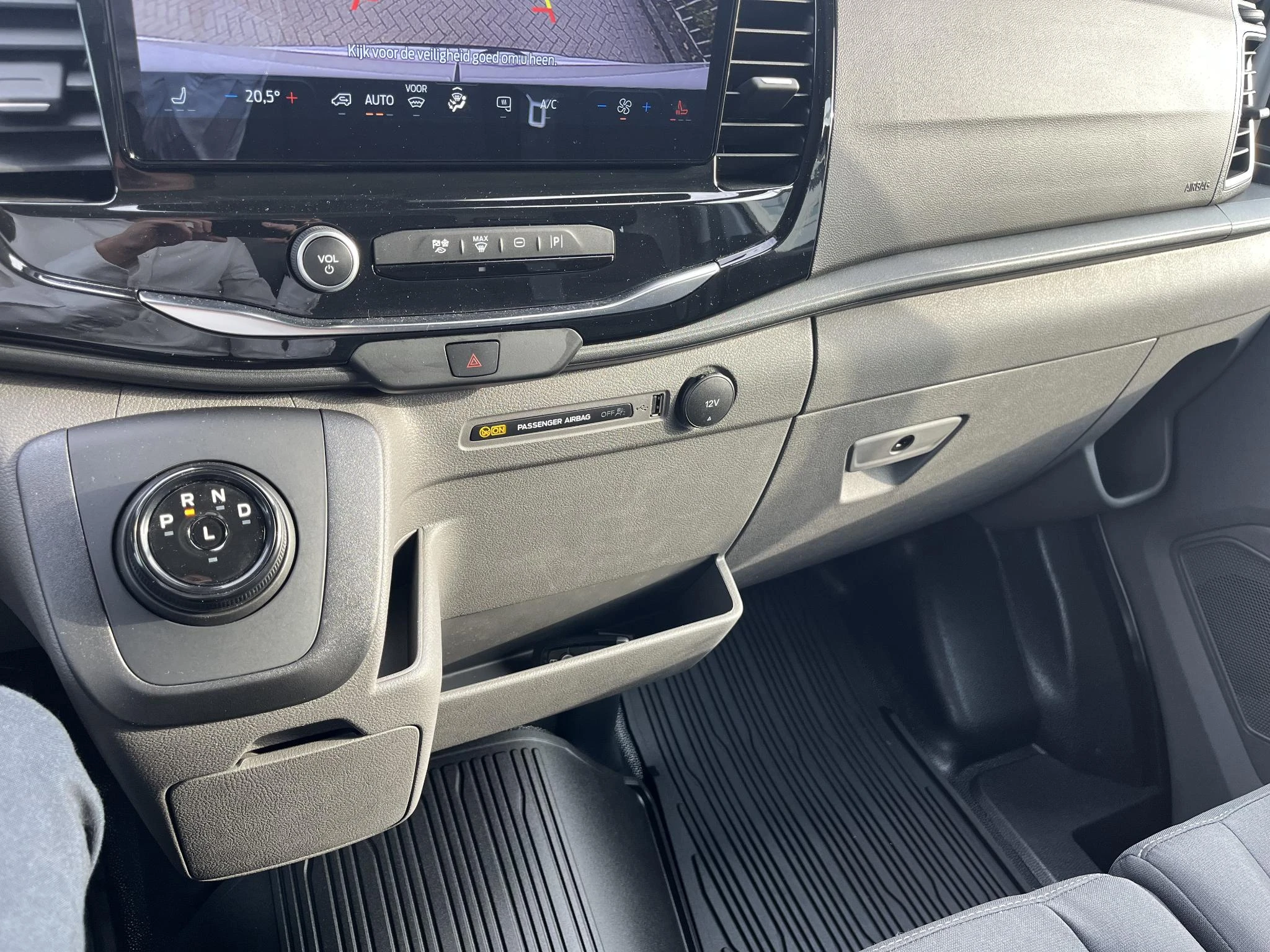 Ford-E-Transit-image-23