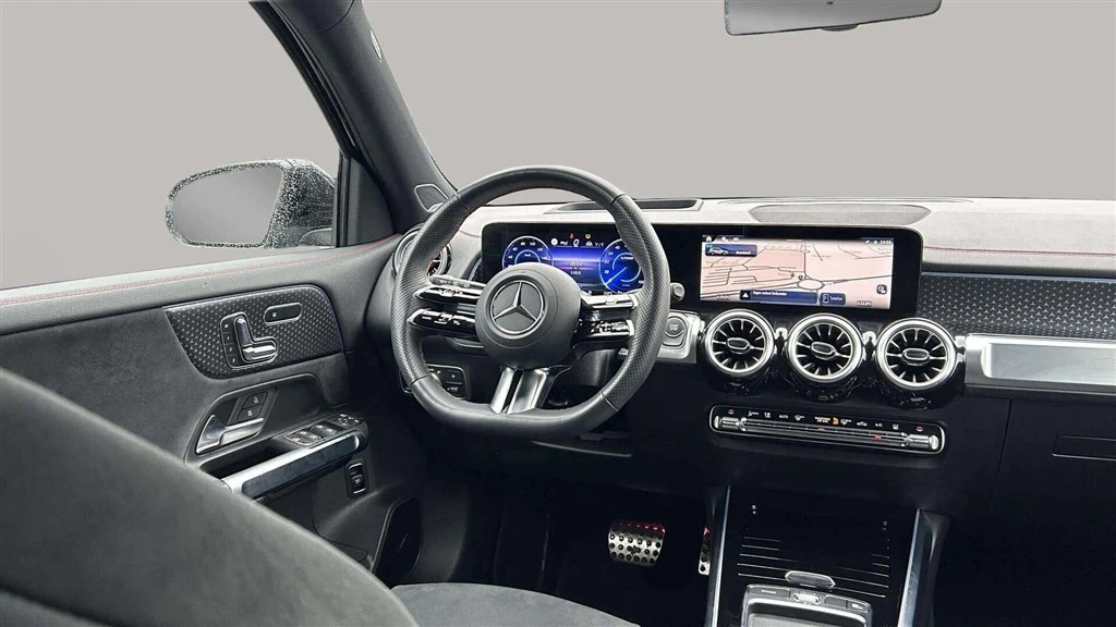 Mercedes-Benz-EQB-image-13