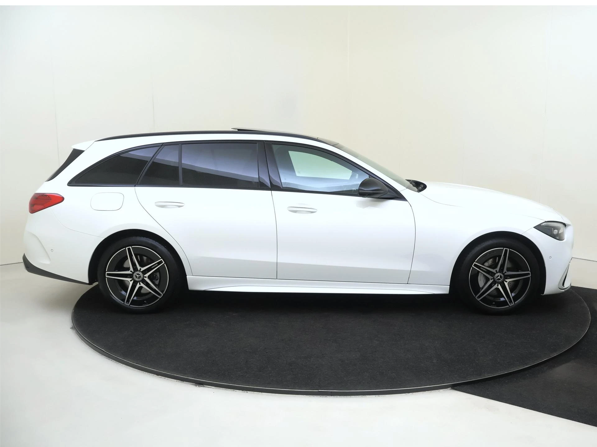 Mercedes-Benz-C-Klasse-image-8