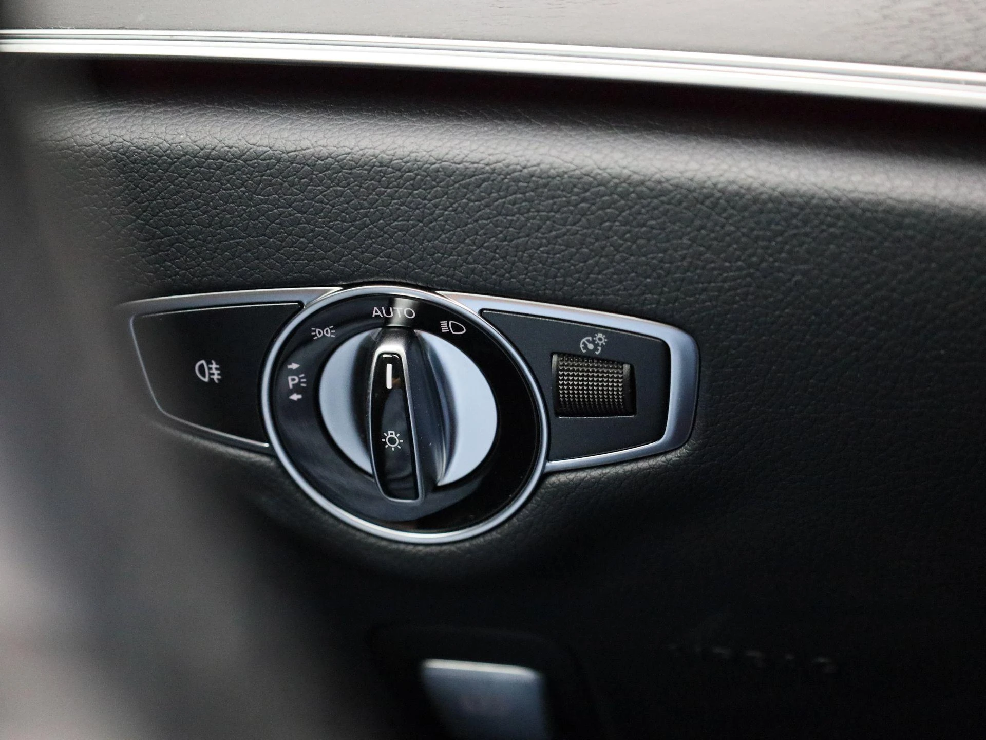 Mercedes-Benz-Classe E-image-21