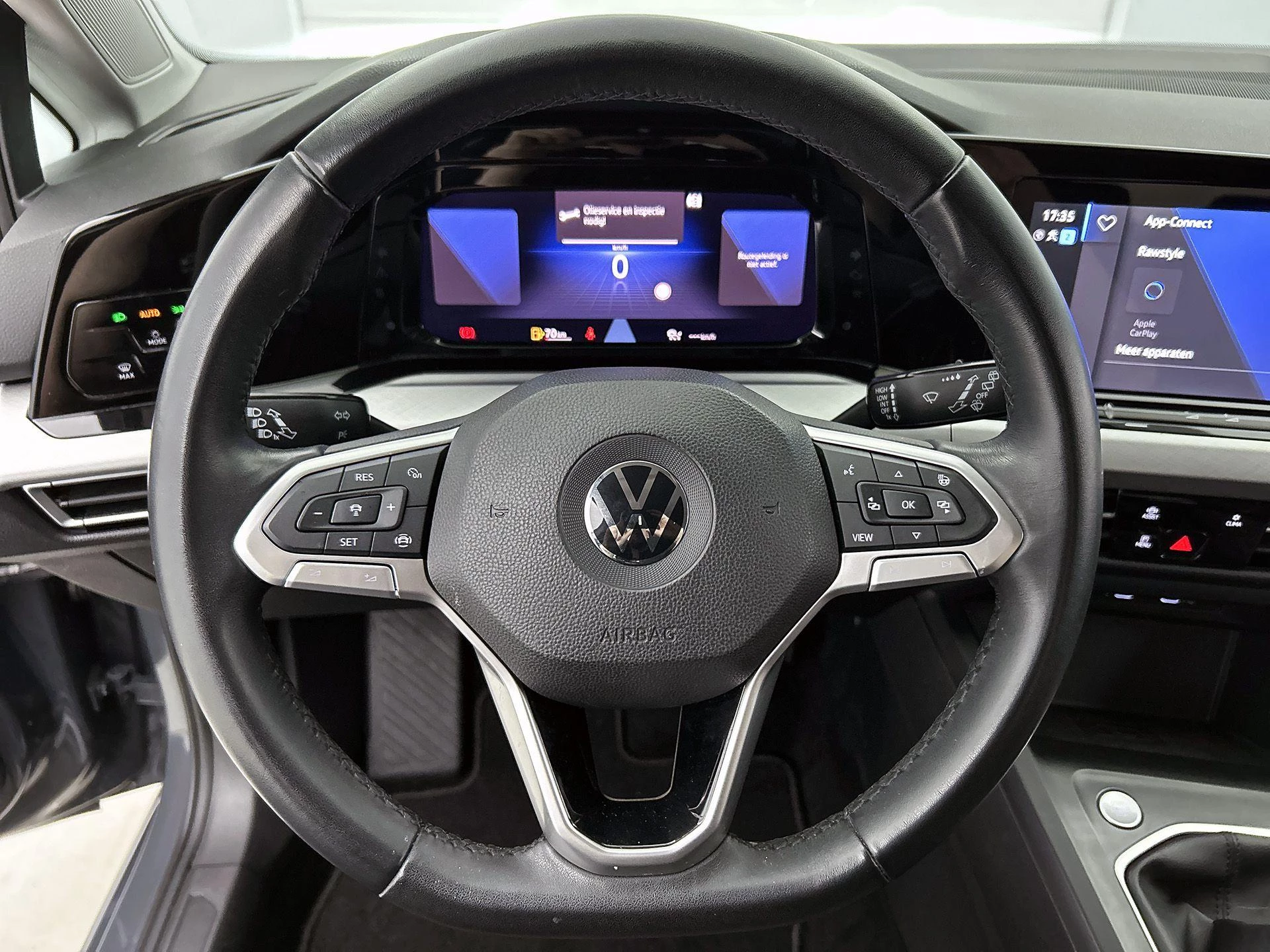 Volkswagen-Golf-image-25