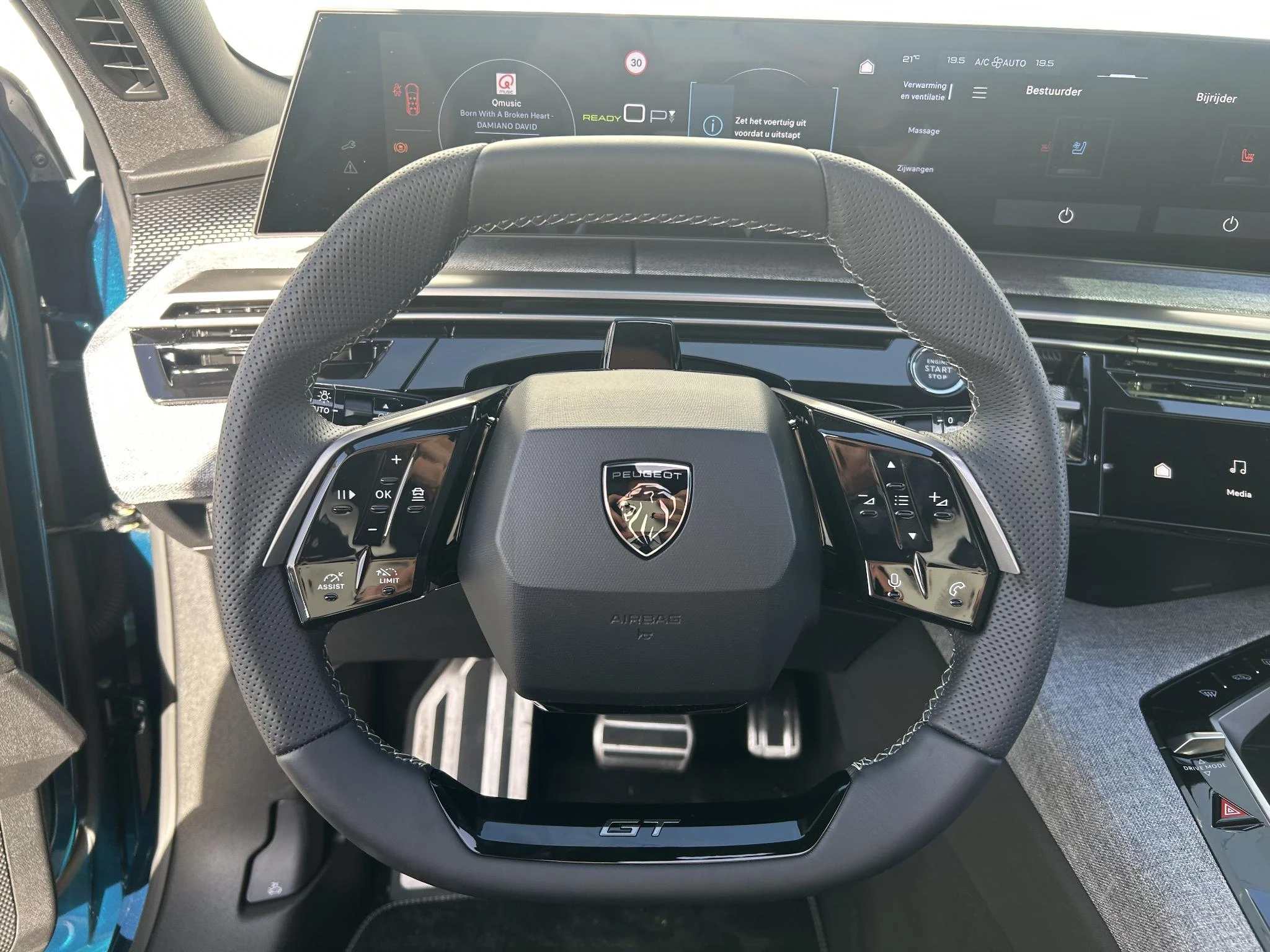 Peugeot-e-5008-image-10