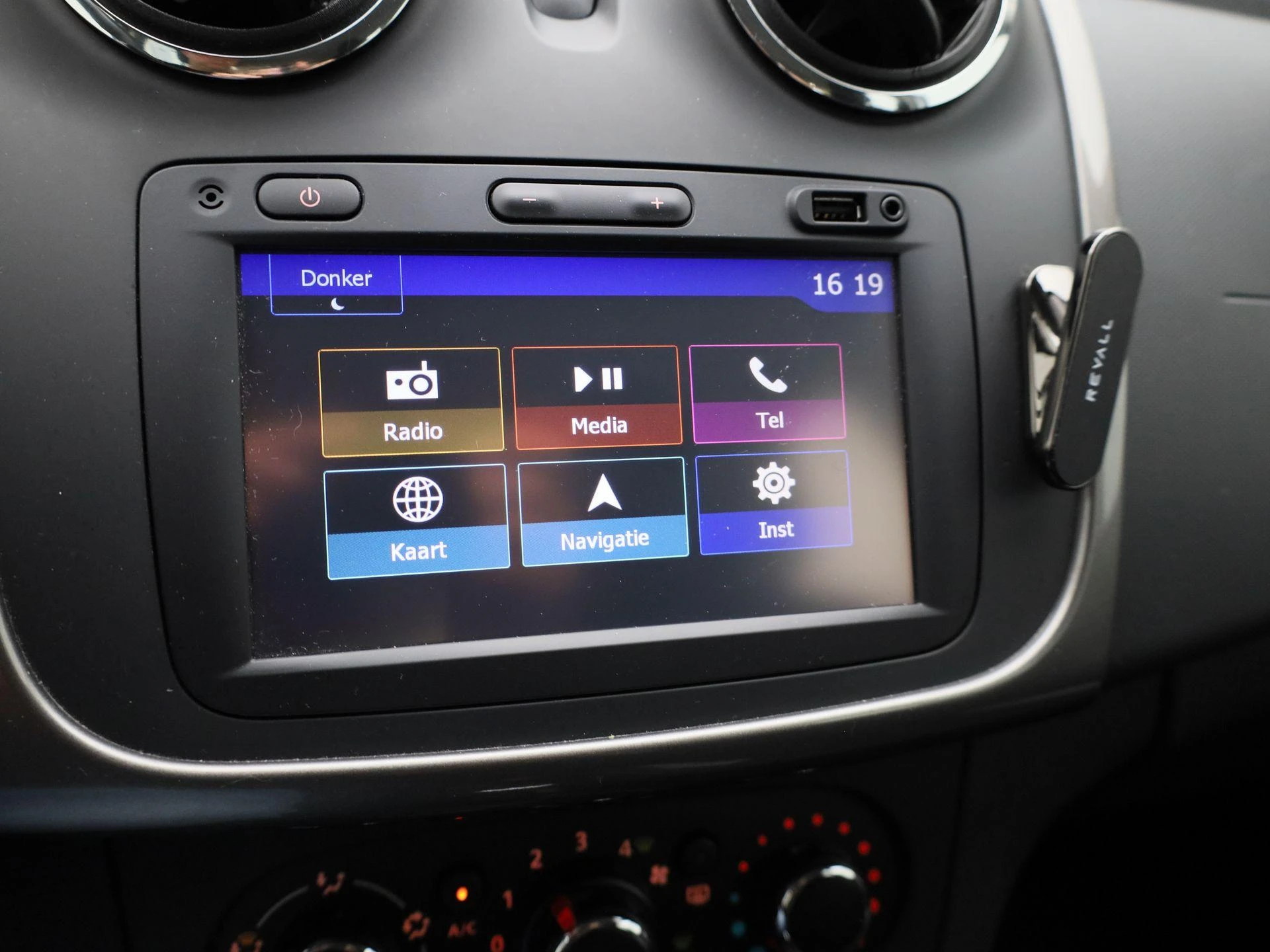 Dacia-Sandero Stepway-image-12