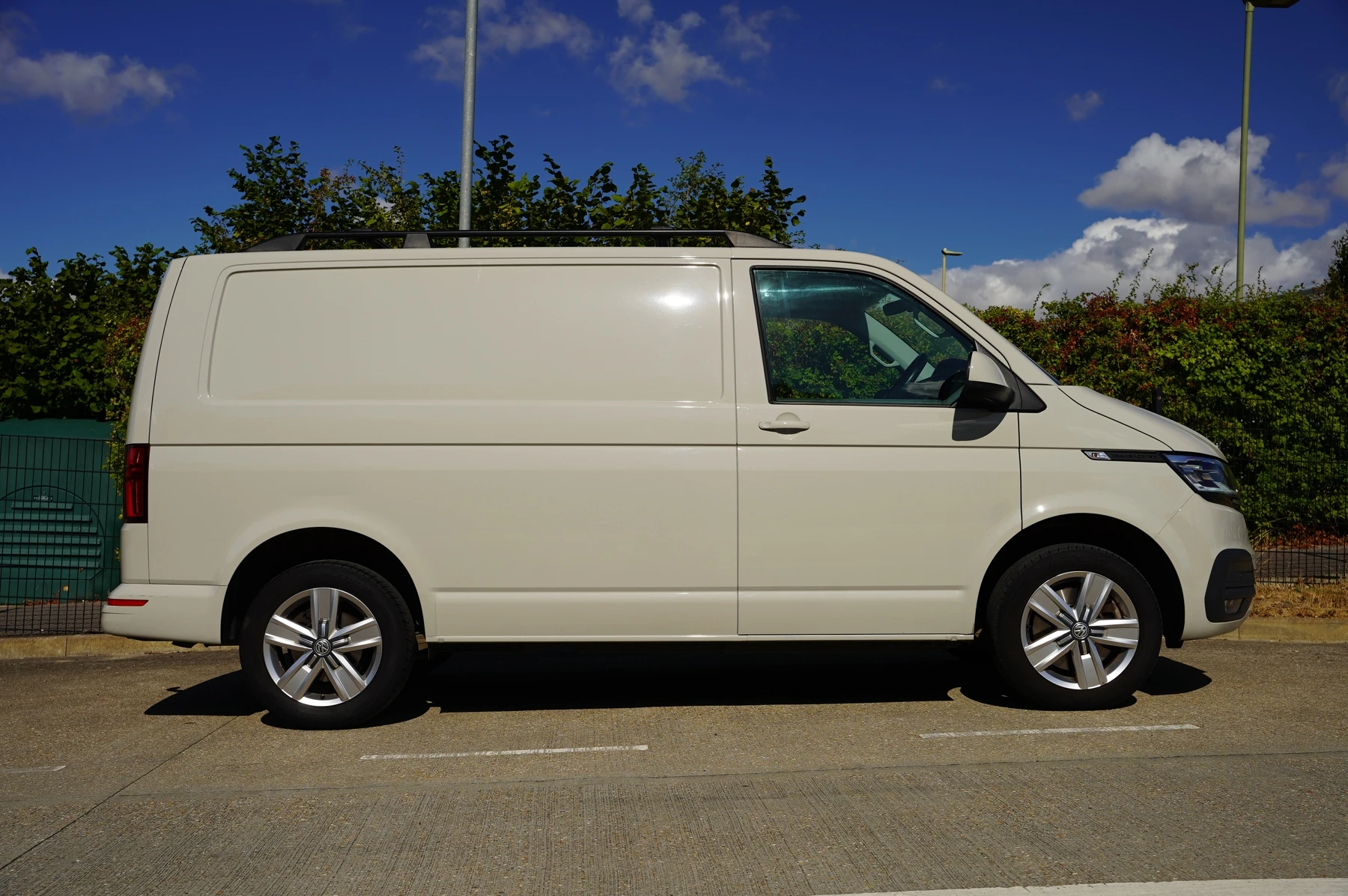 Volkswagen-Transporter-image-3